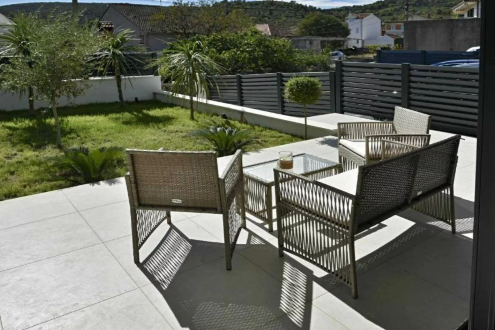 Luxury Slatine Apartments with Terrace and Garden - Two Bedroom Apartment with Terrace - Buitenlucht