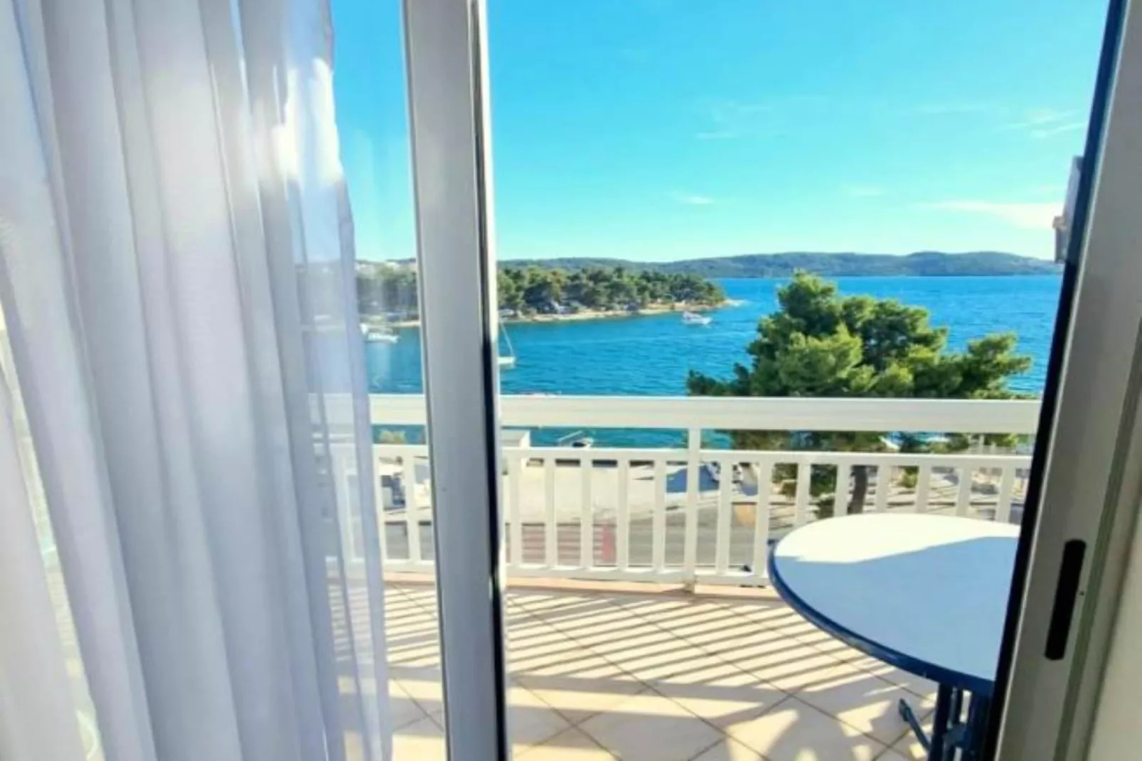 Villa Tomi- Classic Double Room With Sea View (9) - Terrasbalkon
