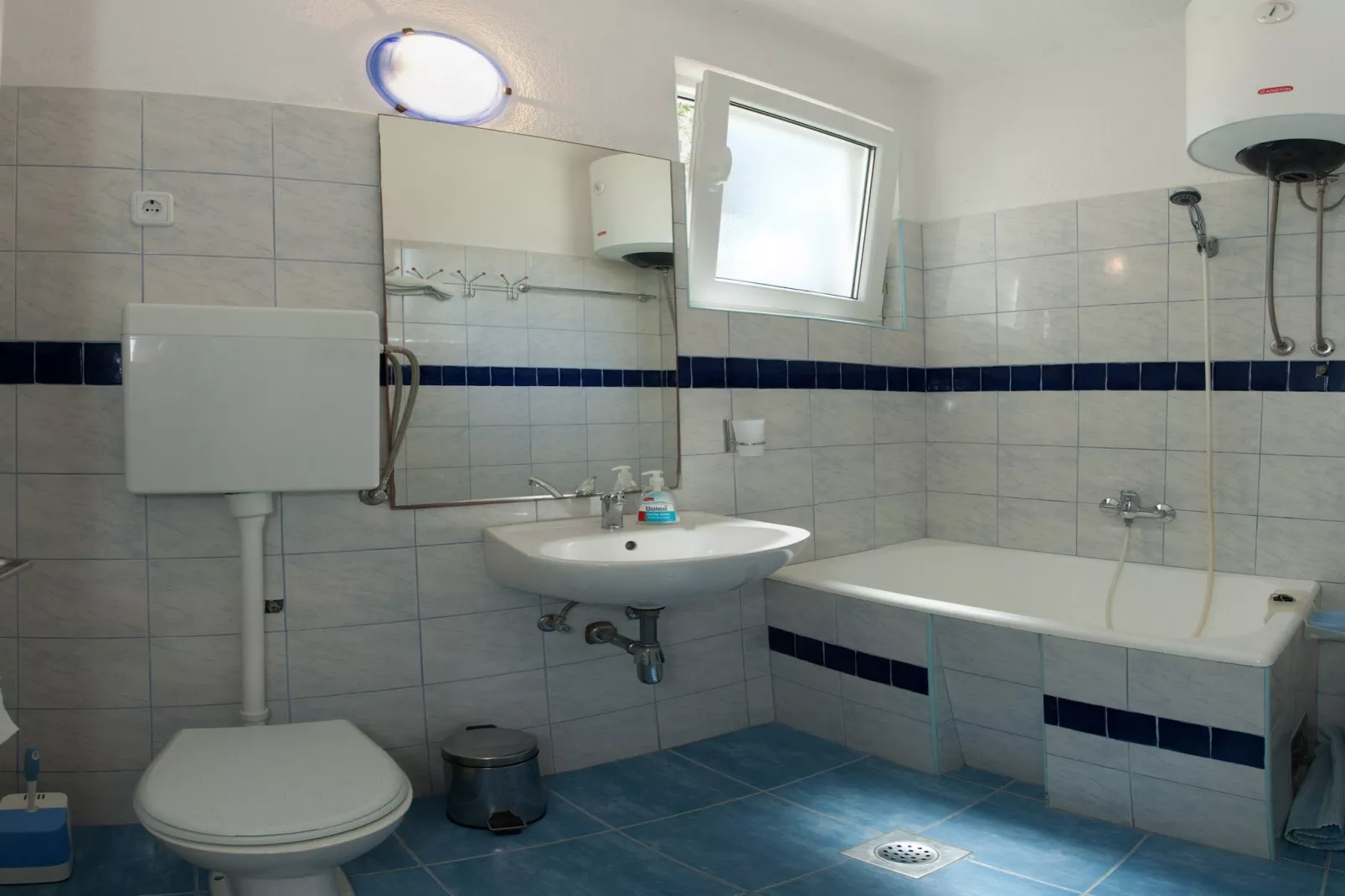 Wonderful Visinisce Apartments with Terrace and Sea Views - Standard Three Bedroom Apartment (Owner 2) - Badkamer