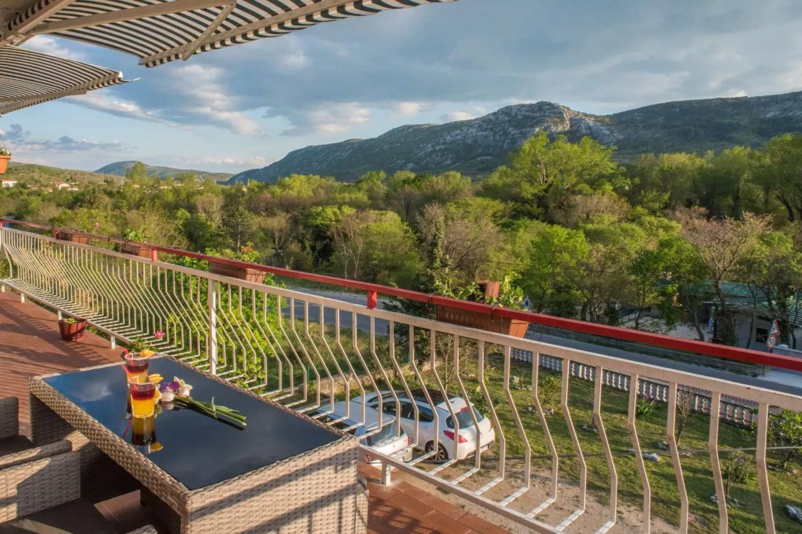 Chic Apartment Tribalj with Private Balcony - One Bedroom Apartment - Terrasbalkon