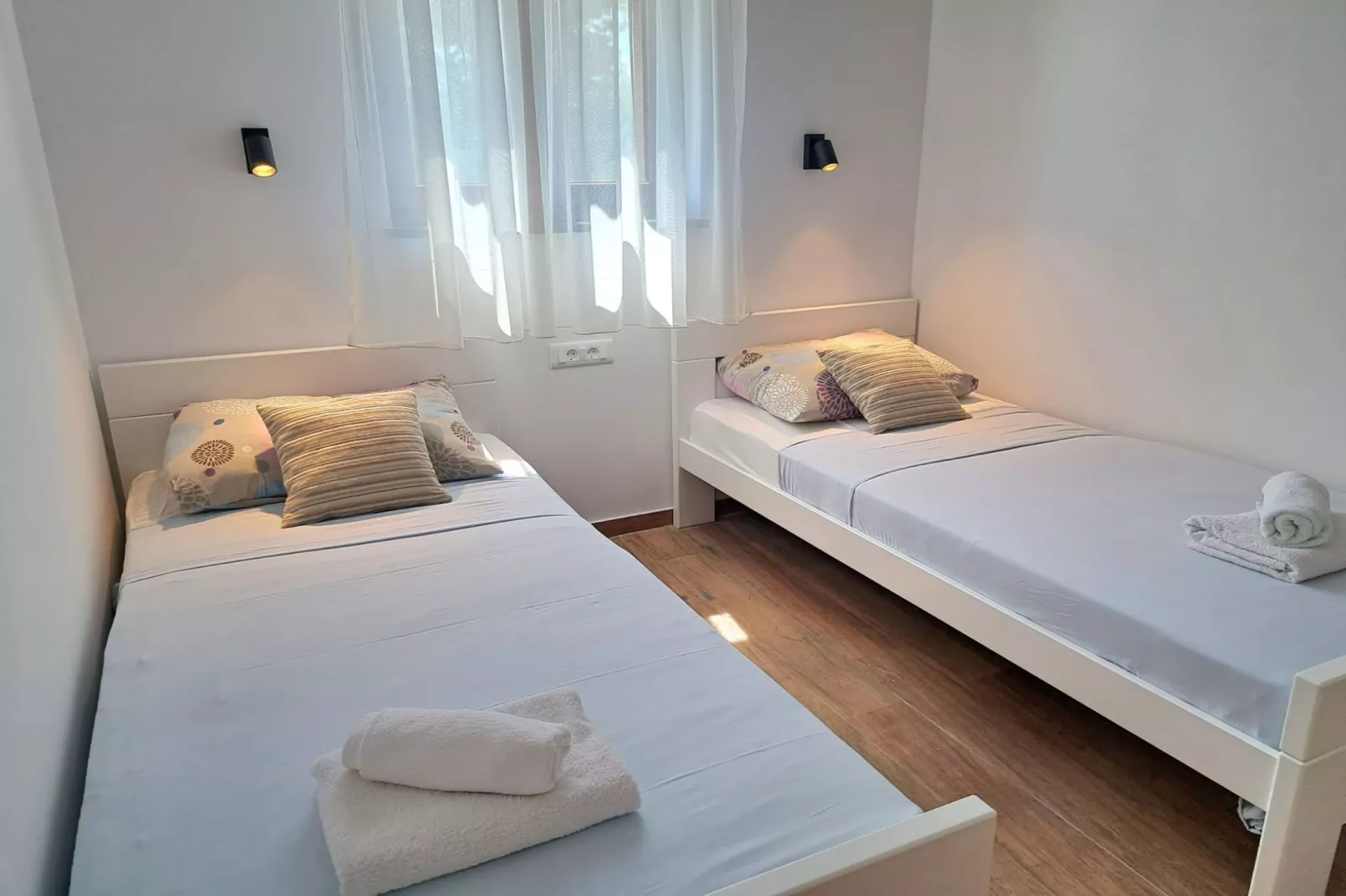 Tranquil Holiday Home with Pool, Garden, and Playground in a Peaceful Countryside Setting - Three Bedroom Holiday Home - Slaapkamer