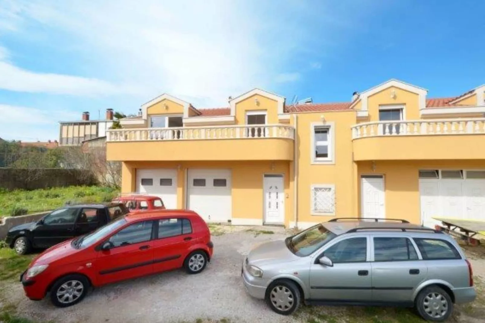 Bright Kaštela Apartment with Balcony and Private Parking - Two Bedroom Apartment - Buitenlucht