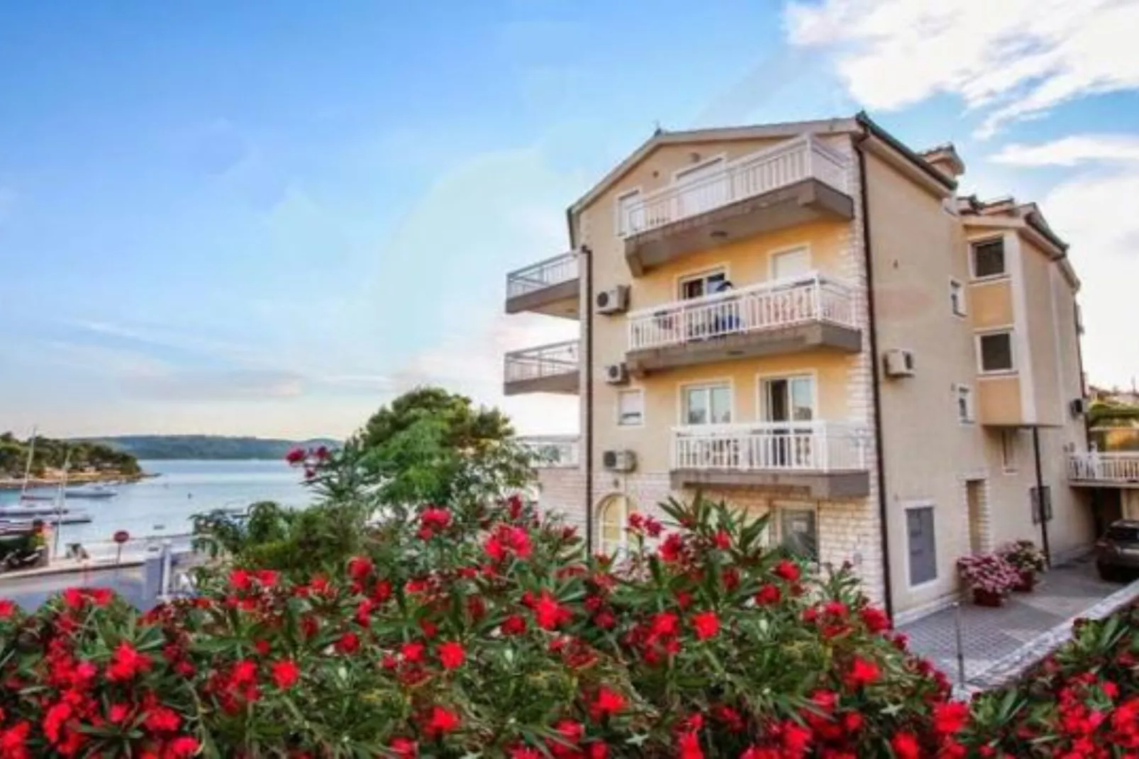 Villa Tomi - Standard One Bedroom Apartment (8) - Buitenlucht