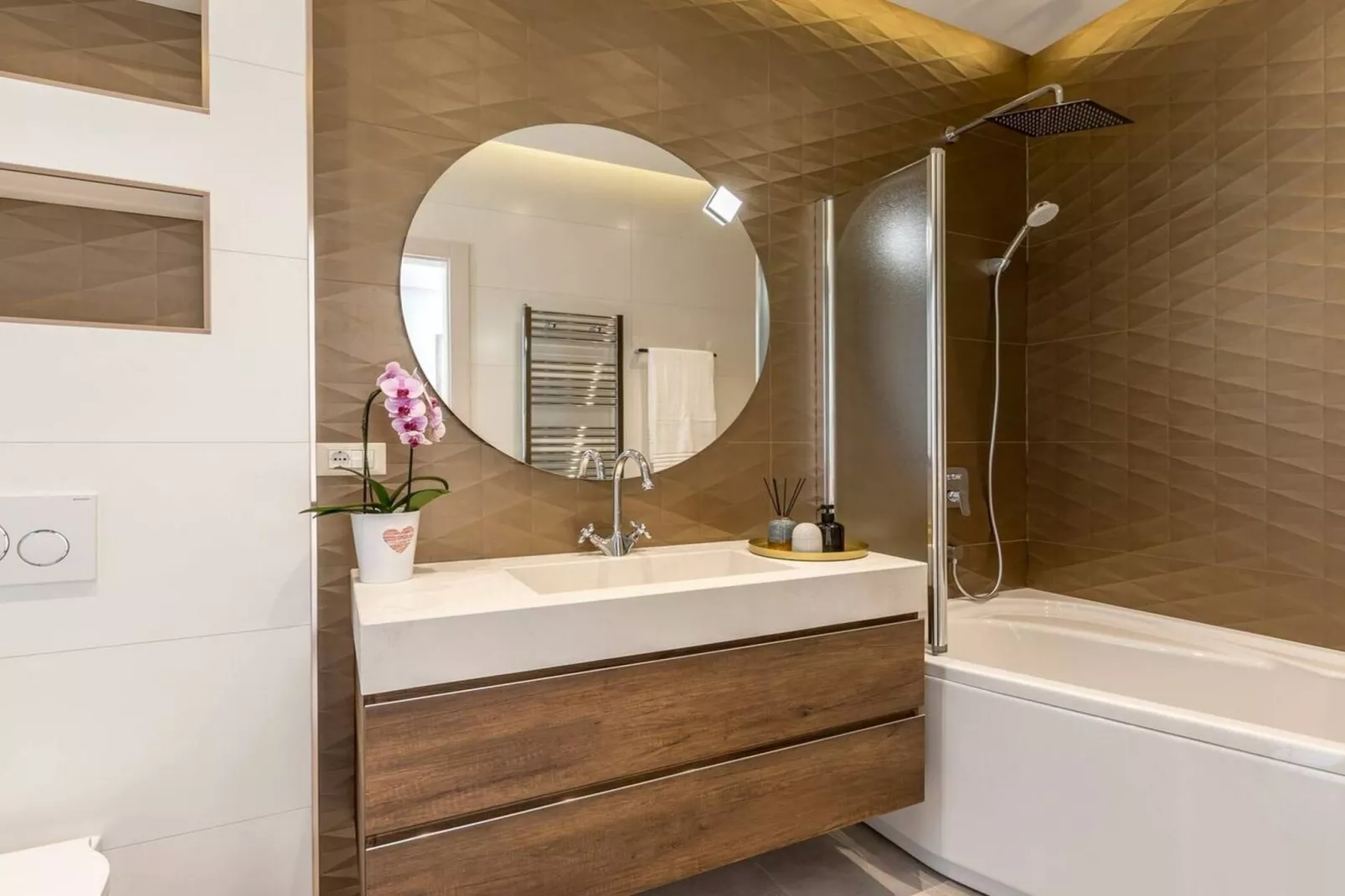 Sophisticated Oasis Residence Villa with Pool - Three Bedroom Villa with Pool - Badkamer