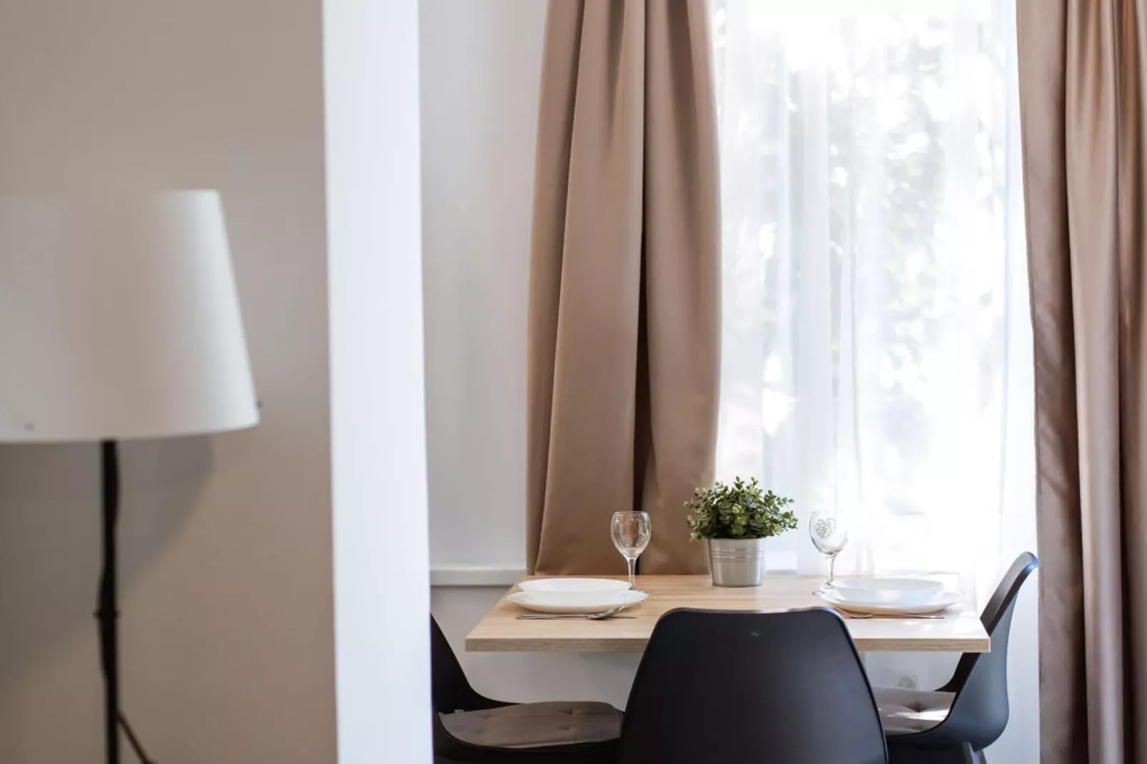 Stylish Apartments with Osijek Near Top Attractions - Standard Studio Apartment  - Maks 3 - Eetkamer