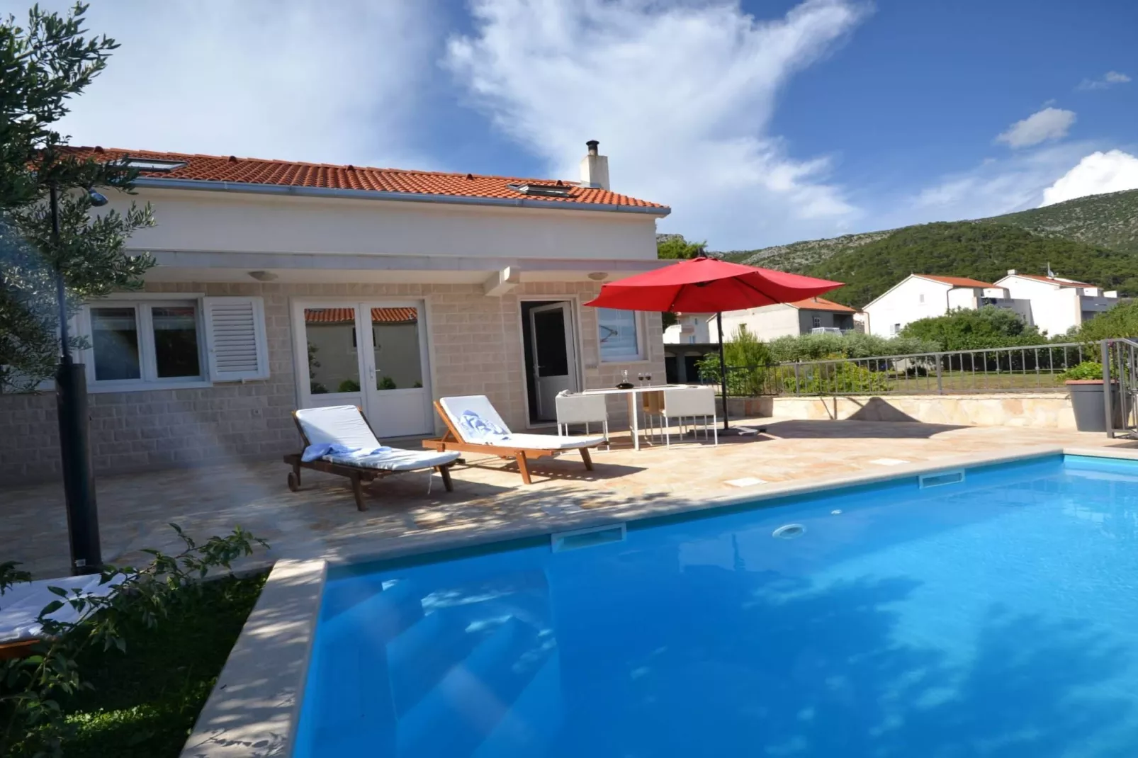 Marvelous Escape Bol Island Villa with Pool - Three Bedroom Villa with Pool - Zwembad