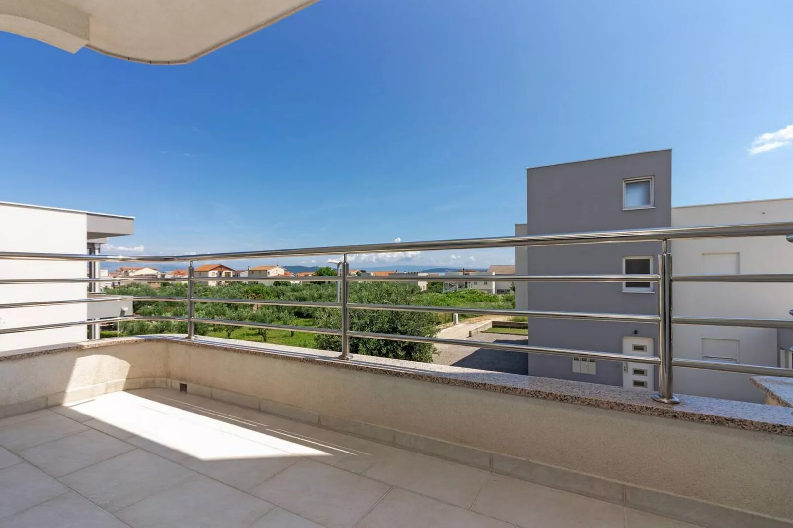 Modern Apartments with Private Balcony - One Bedroom Apartment (Owner S1) - Terrasbalkon