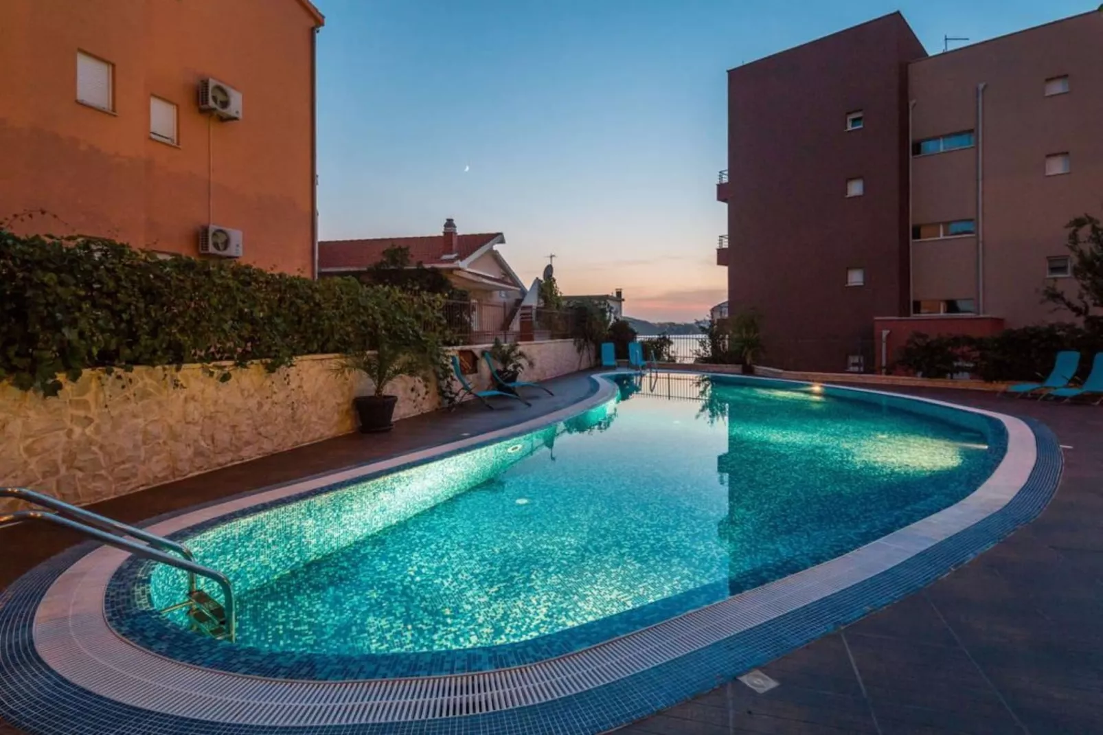 Elegant Hideaway Apartment with Pool - Two Bedroom Apartment with Pool - Zwembad