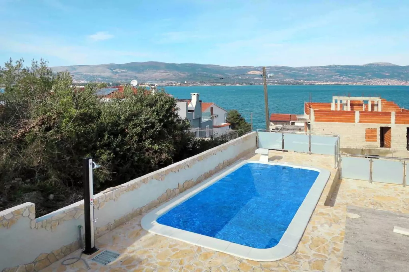Sea-View Apartments with Pool, Terrace, and Outdoor Lounge in Scenic Čiovo Island - Comfort One Bedroom Apartment (Sollis III) - Zwembad