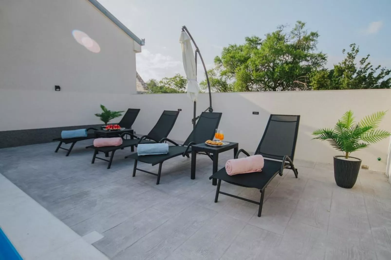 Tranquil Getaway Villa Prapatnica with Pool and Garden - Three  Bedroom Villa with Pool - Terras