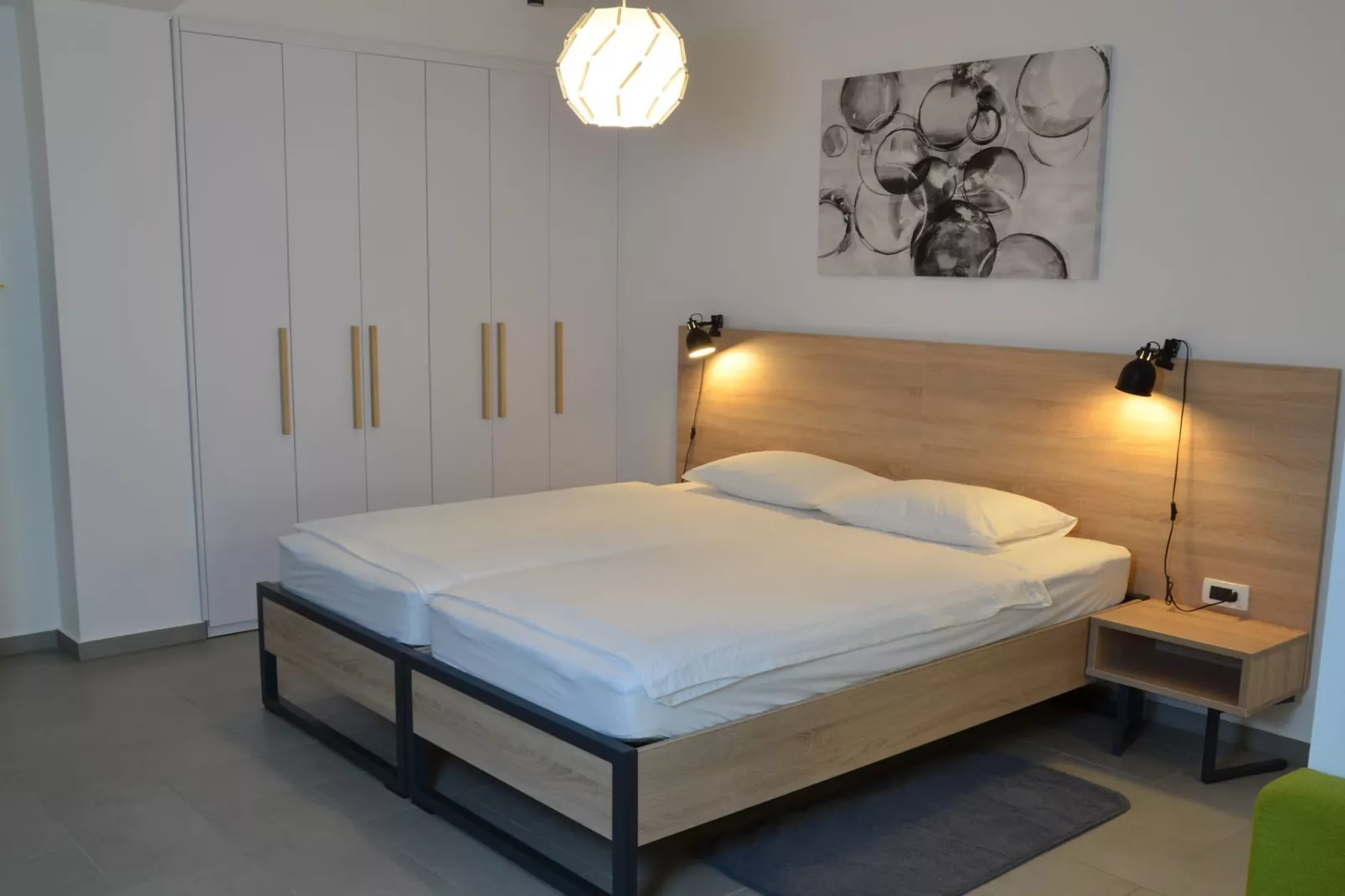 Stylish Apartments with Osijek Near Top Attractions - Comfort Studio Apartment - Maks - Slaapkamer
