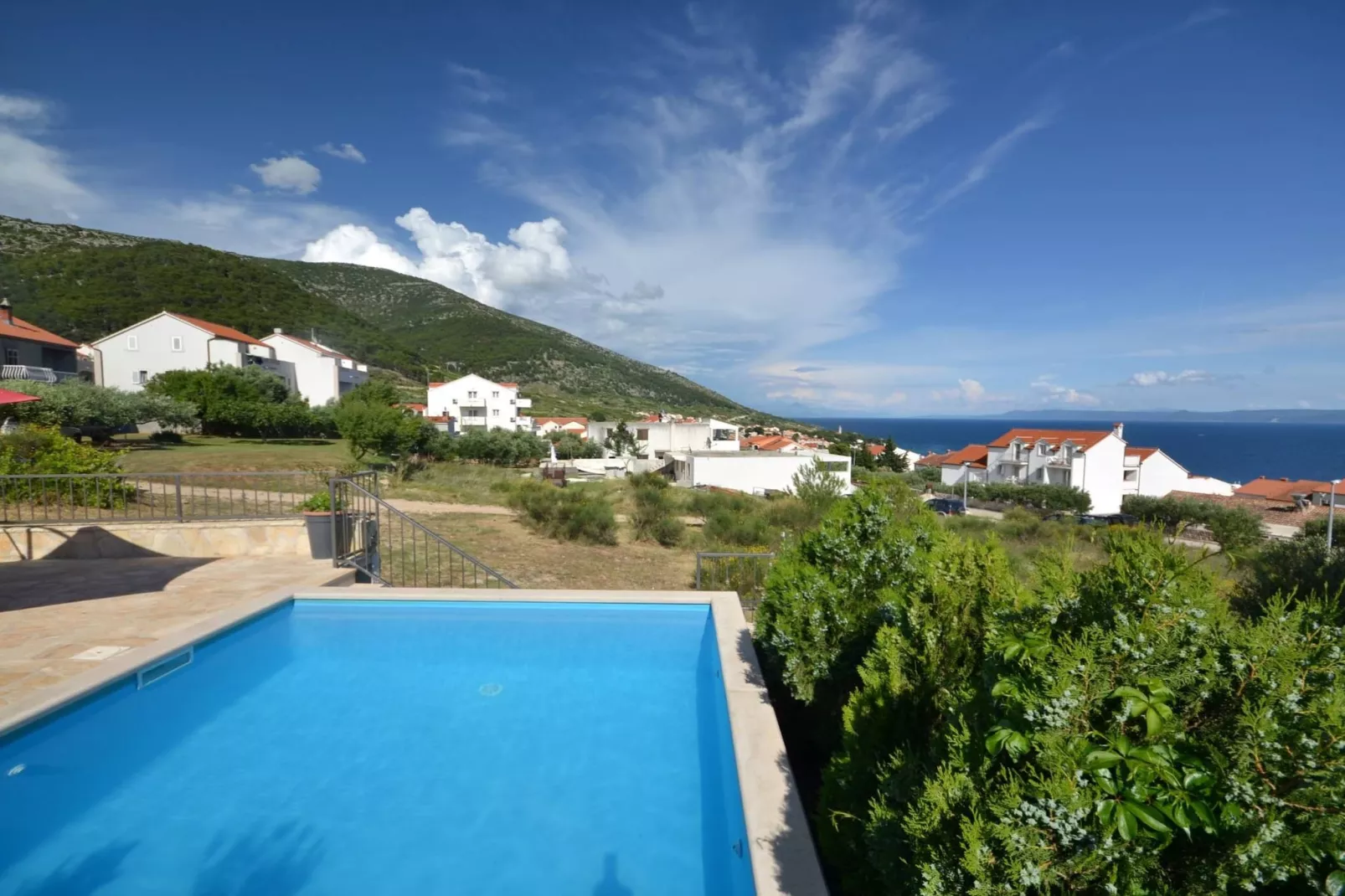 Marvelous Escape Bol Island Villa with Pool - Three Bedroom Villa with Pool - Zwembad