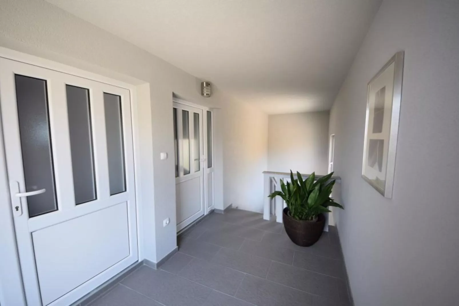 Peaceful Apartments Harfa-One Bedroom Apartment with Balcony and Partial Sea View 1 - Binnen