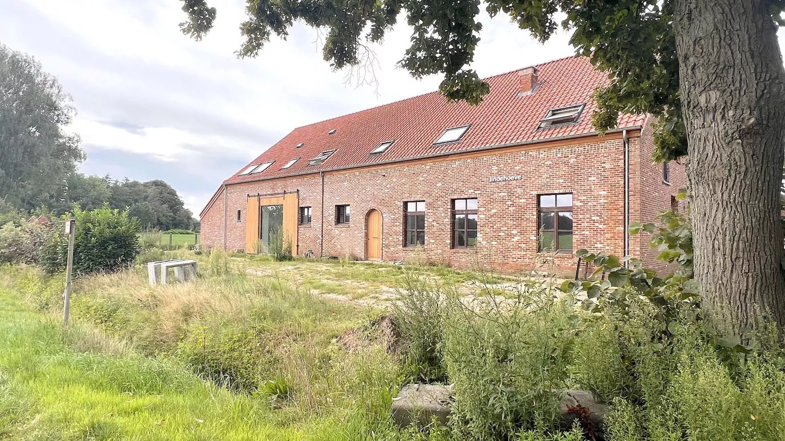 Lindehoeve-Buitenkant zomer