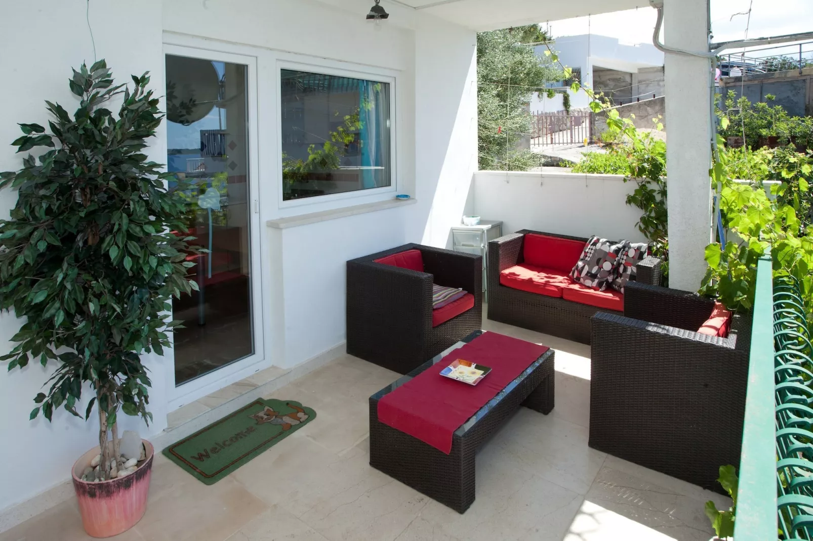 Wonderful Visinisce Apartments with Terrace and Sea Views - Standard Three Bedroom Apartment (Owner 2) - Terras