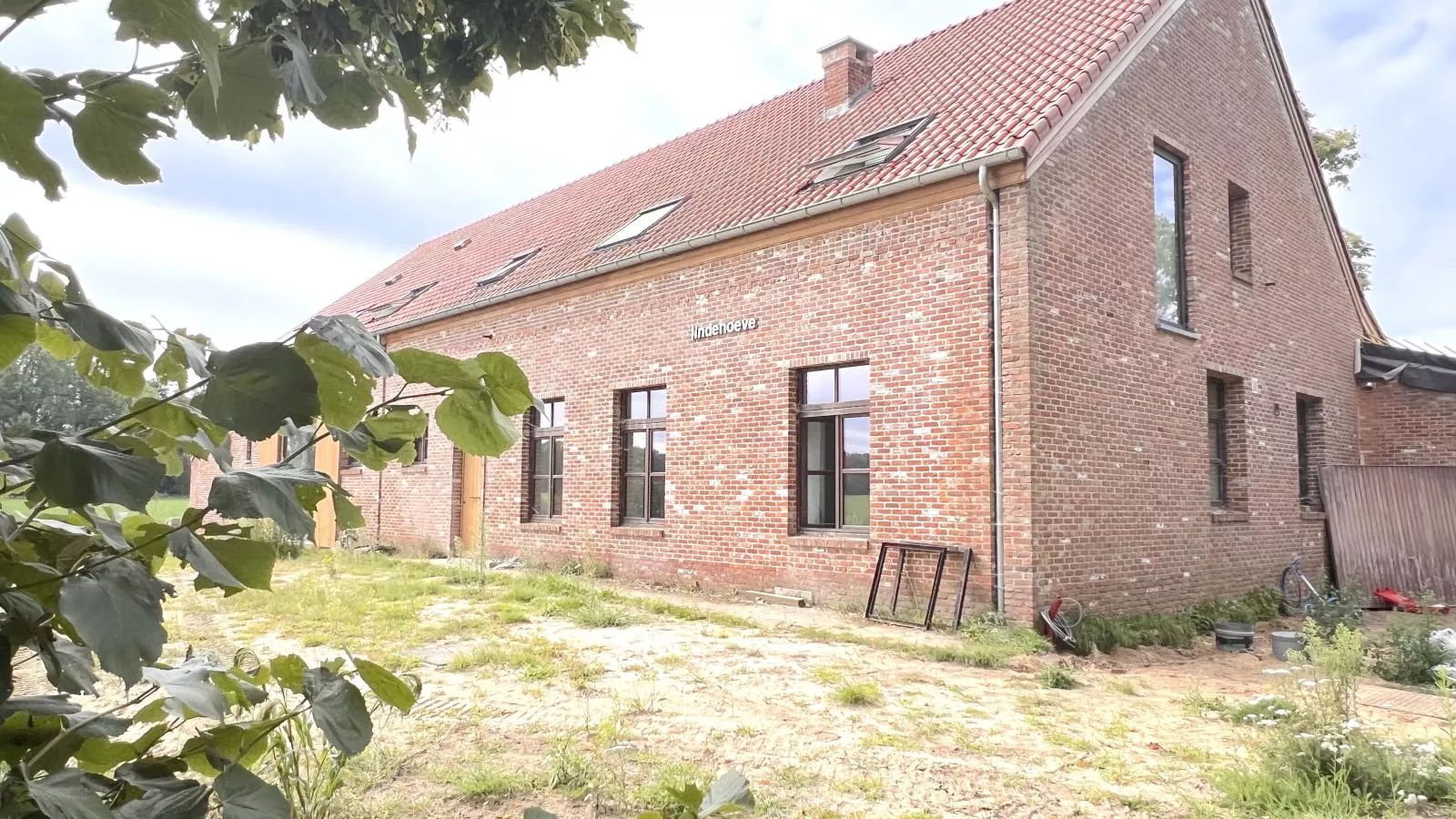 Lindehoeve-Buitenkant zomer