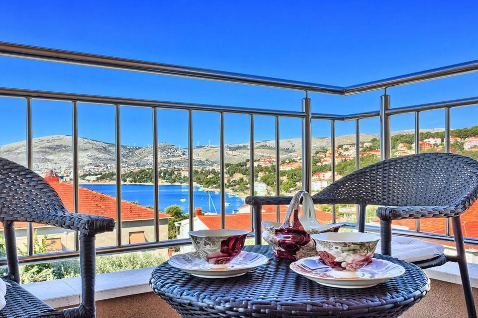 Luxury Apartment Okrug Gornji with Sea View and Pool - Three Bedroom Apartment with Sea View and Pool - Terrasbalkon