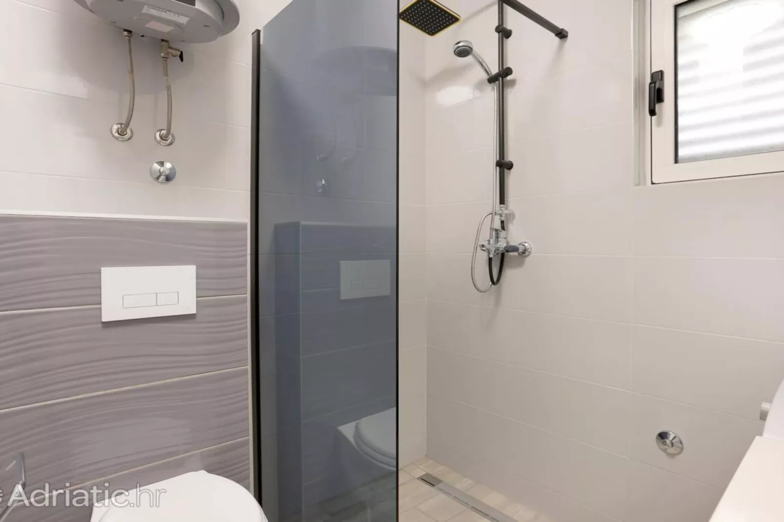 Holiday Home Nada Rogoznica - Six Bedroom Holiday Home - Badkamer