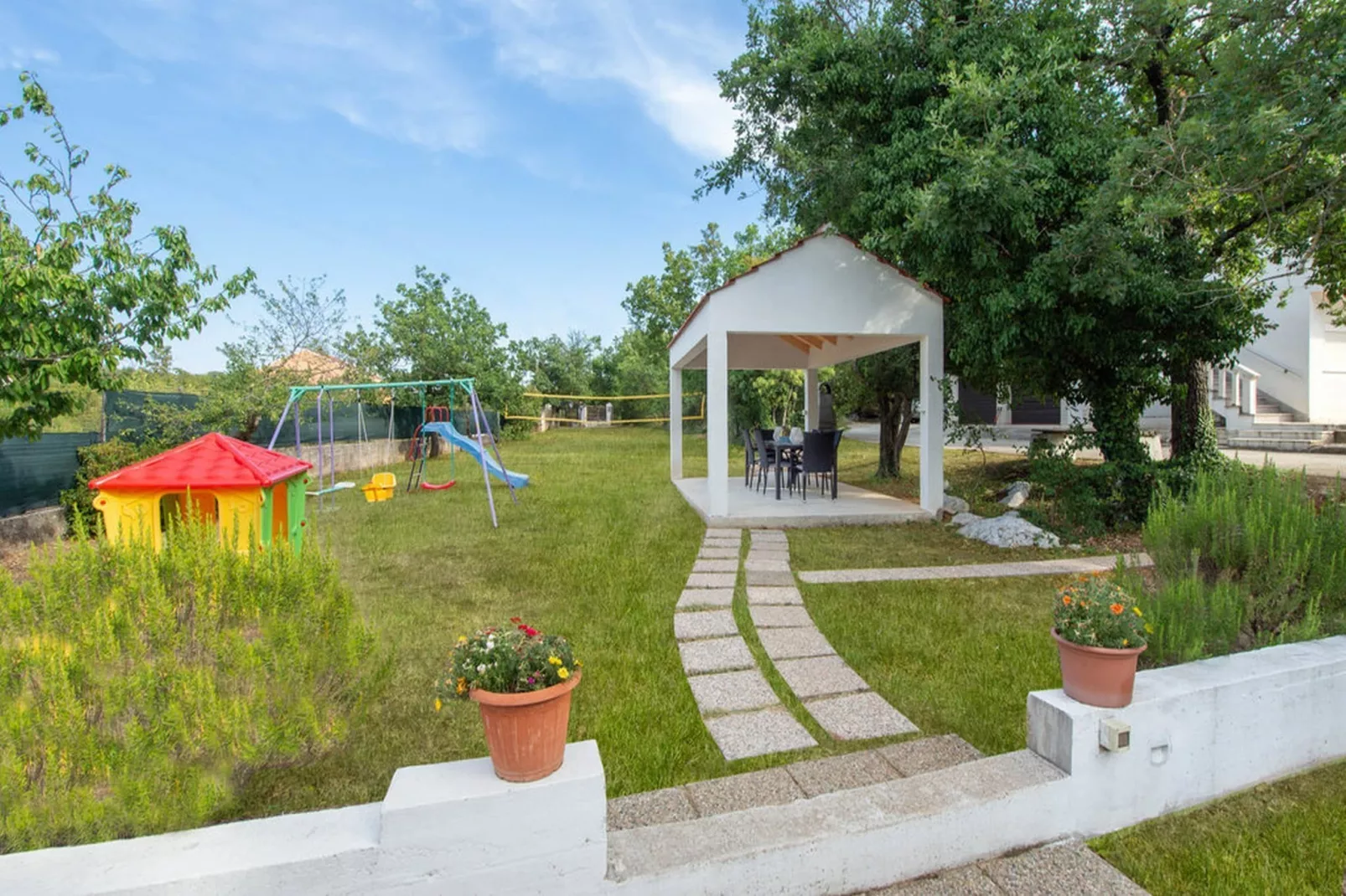Spacious Prgomet Retreat with Private Pool, Fitness Centre, and Garden - Three Bedroom Villa - Tuinen zomer