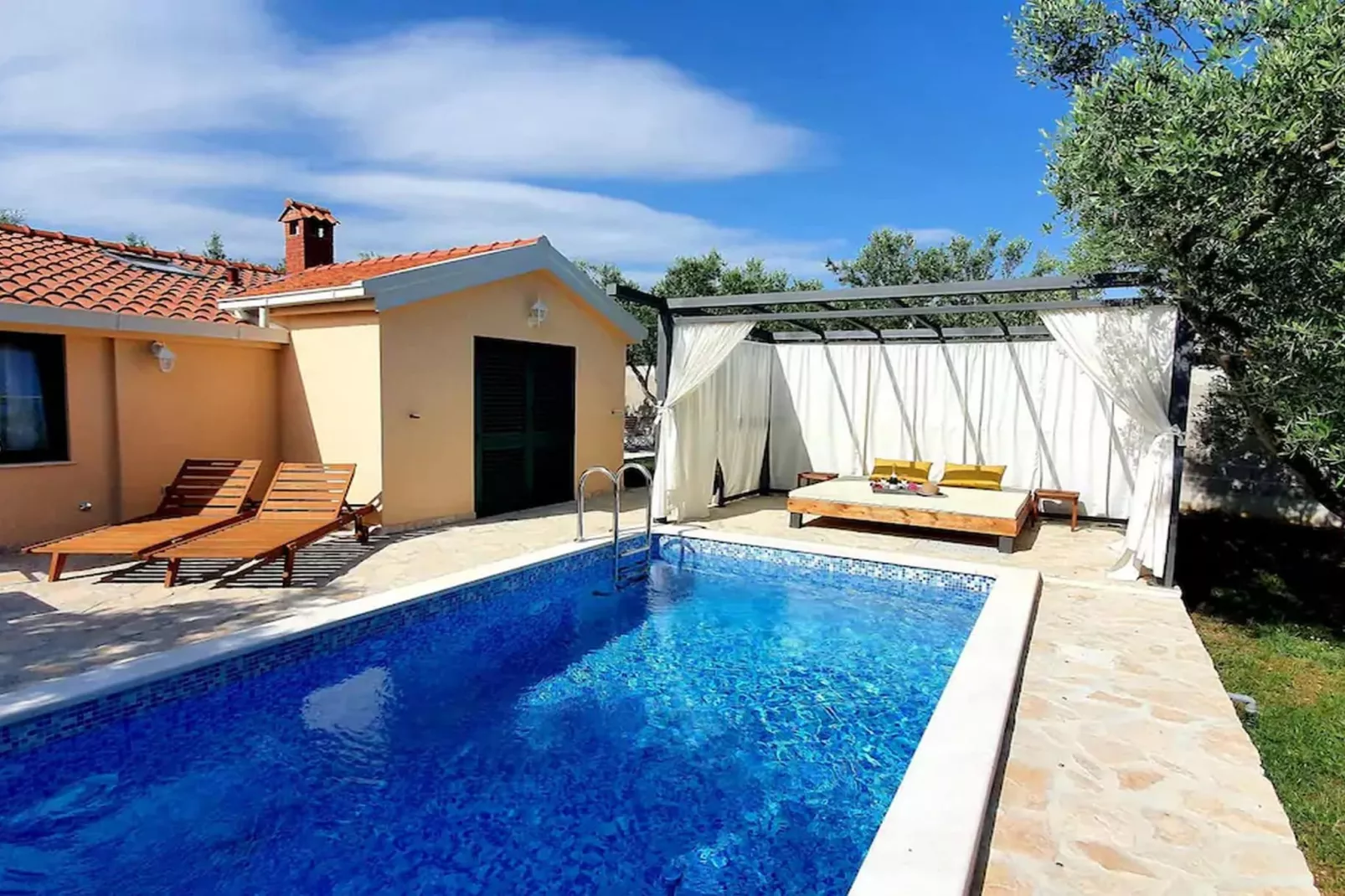 Hidden Gem Holiday Home with Pool in Kastel Stafilic - Two Bedroom Holiday Home with Pool - Zwembad