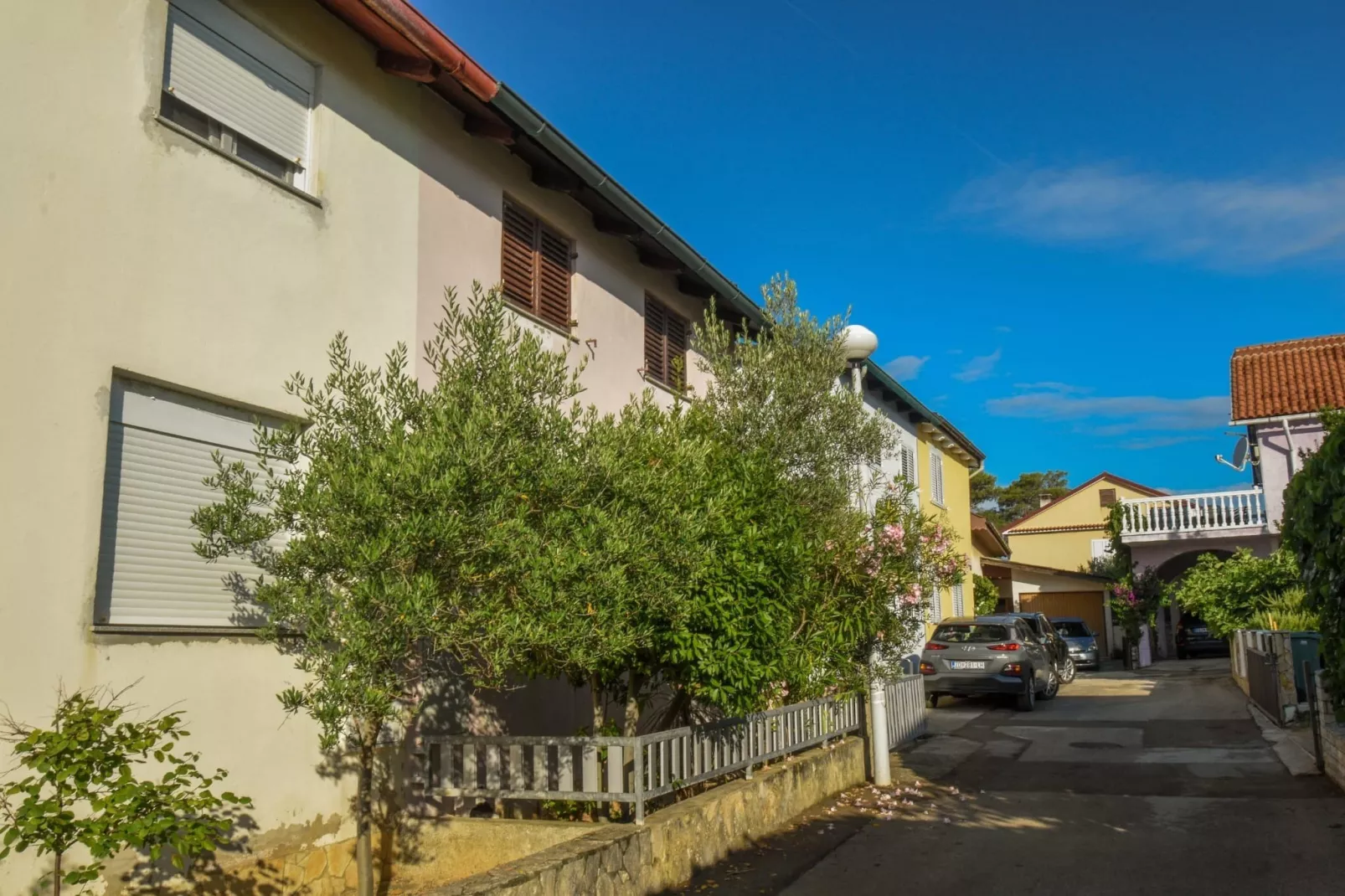 Apartment Kostanjevac - Two Bedroom Apartment with Terrace and Sea View - Buitenlucht