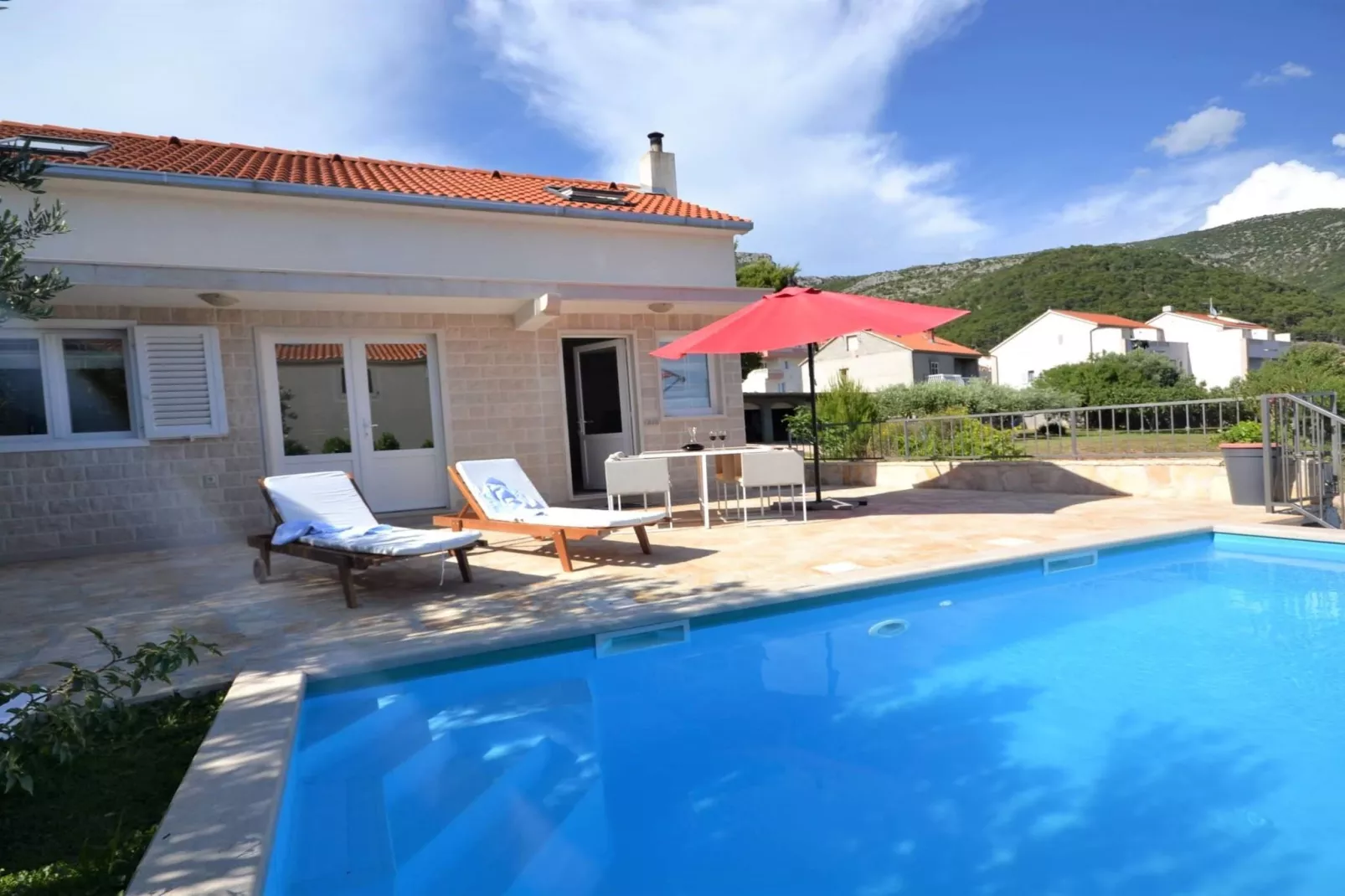 Marvelous Escape Bol Island Villa with Pool - Three Bedroom Villa with Pool - Zwembad