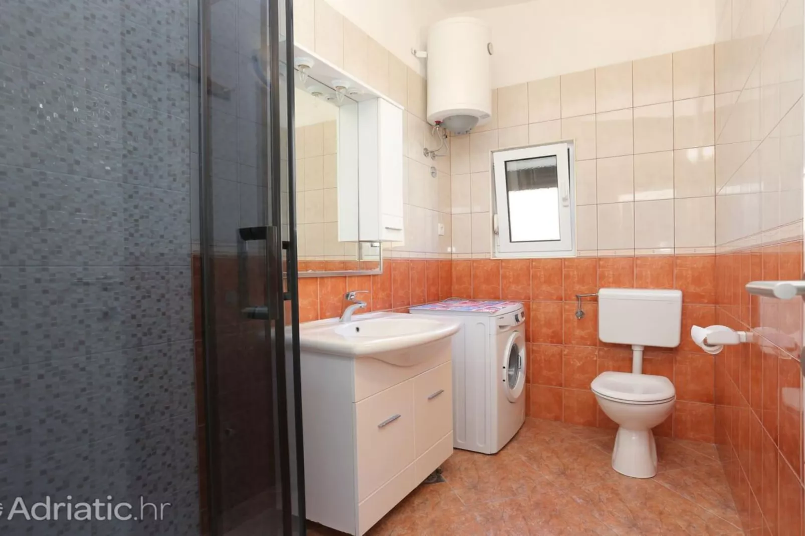 Holiday Home Nada Rogoznica - Six Bedroom Holiday Home - Badkamer