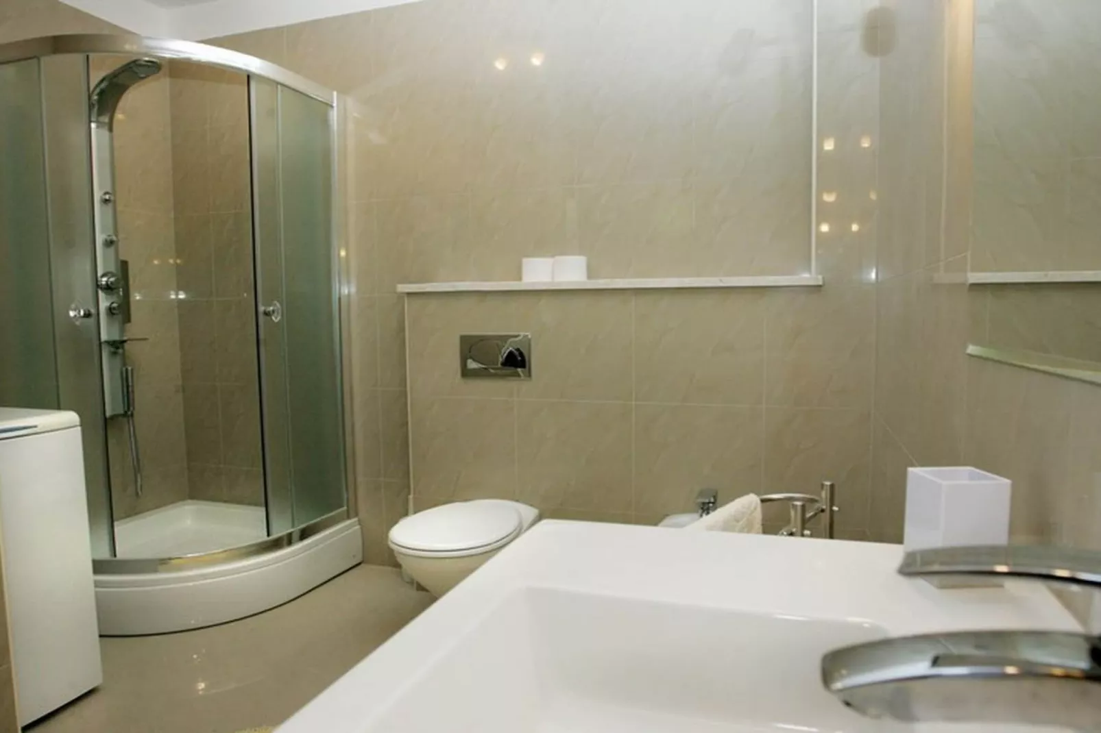 Okrug Gornji Luxurious Escape Villa with Pool - Five Bedroom Villa with Pool - Badkamer