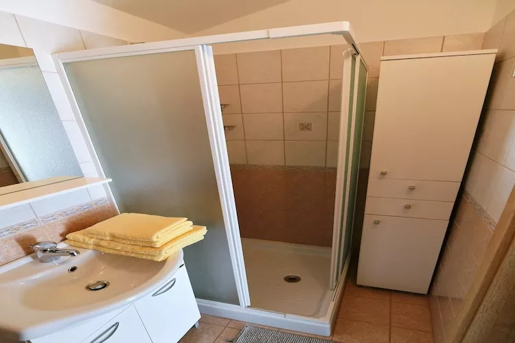 Charming Holiday Home with Terrace and Garden - One Bedroom Holiday Home - Badkamer