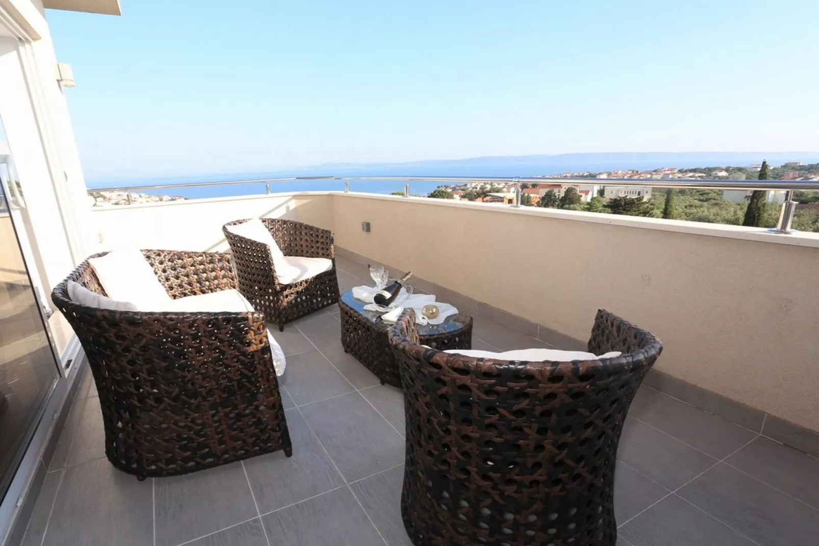 Okrug Gornji Luxurious Escape Villa with Pool - Five Bedroom Villa with Pool - Terrasbalkon