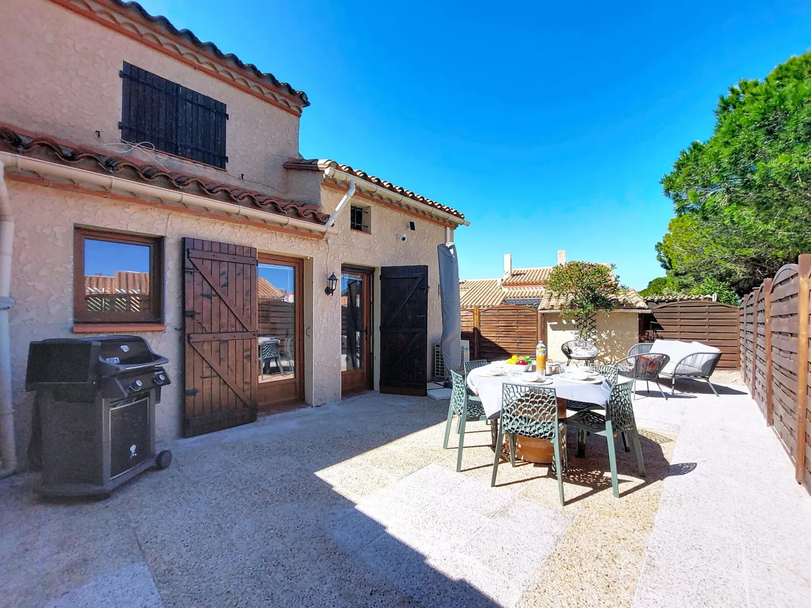 Le Mas des Oliviers - Buiten