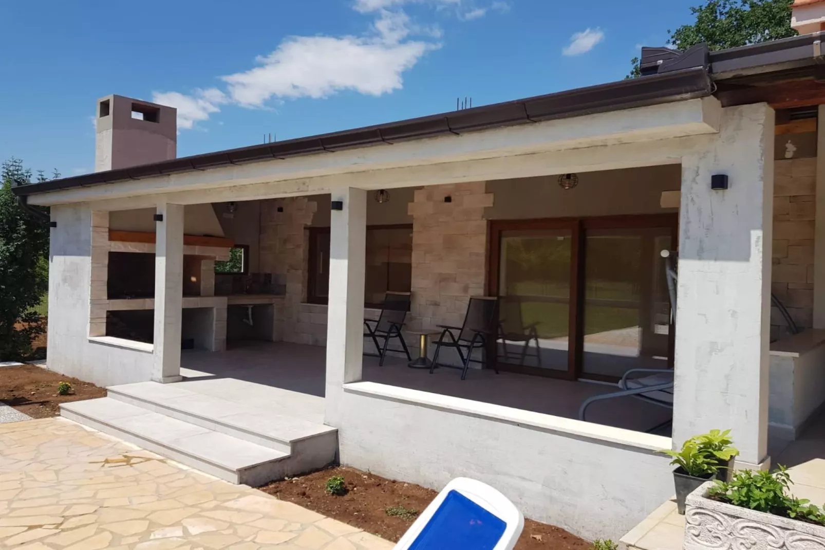 Tranquil Holiday Home with Pool, Garden, and Playground in a Peaceful Countryside Setting - Three Bedroom Holiday Home - Buitenlucht