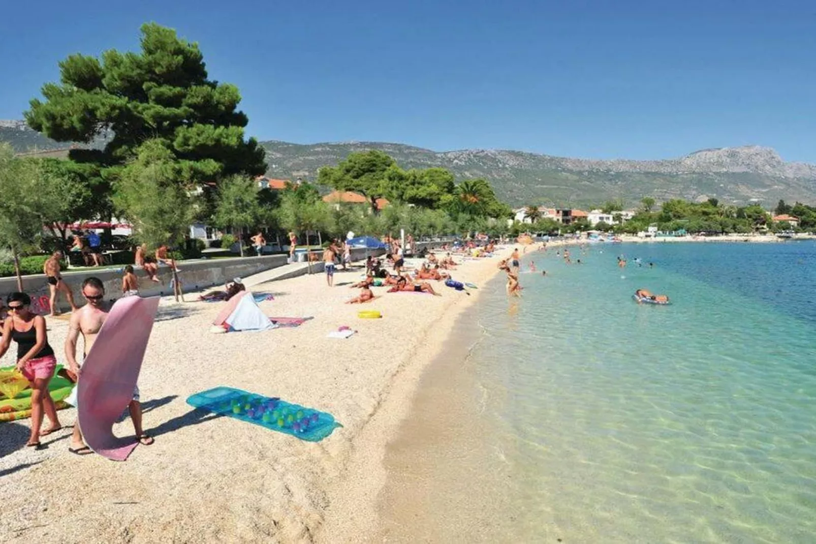 Charming Villa with Outdoor Pool, BBQ, and Sun Deck in Tranquil Kaštela Area - Five bedroom Villa - Sfeer