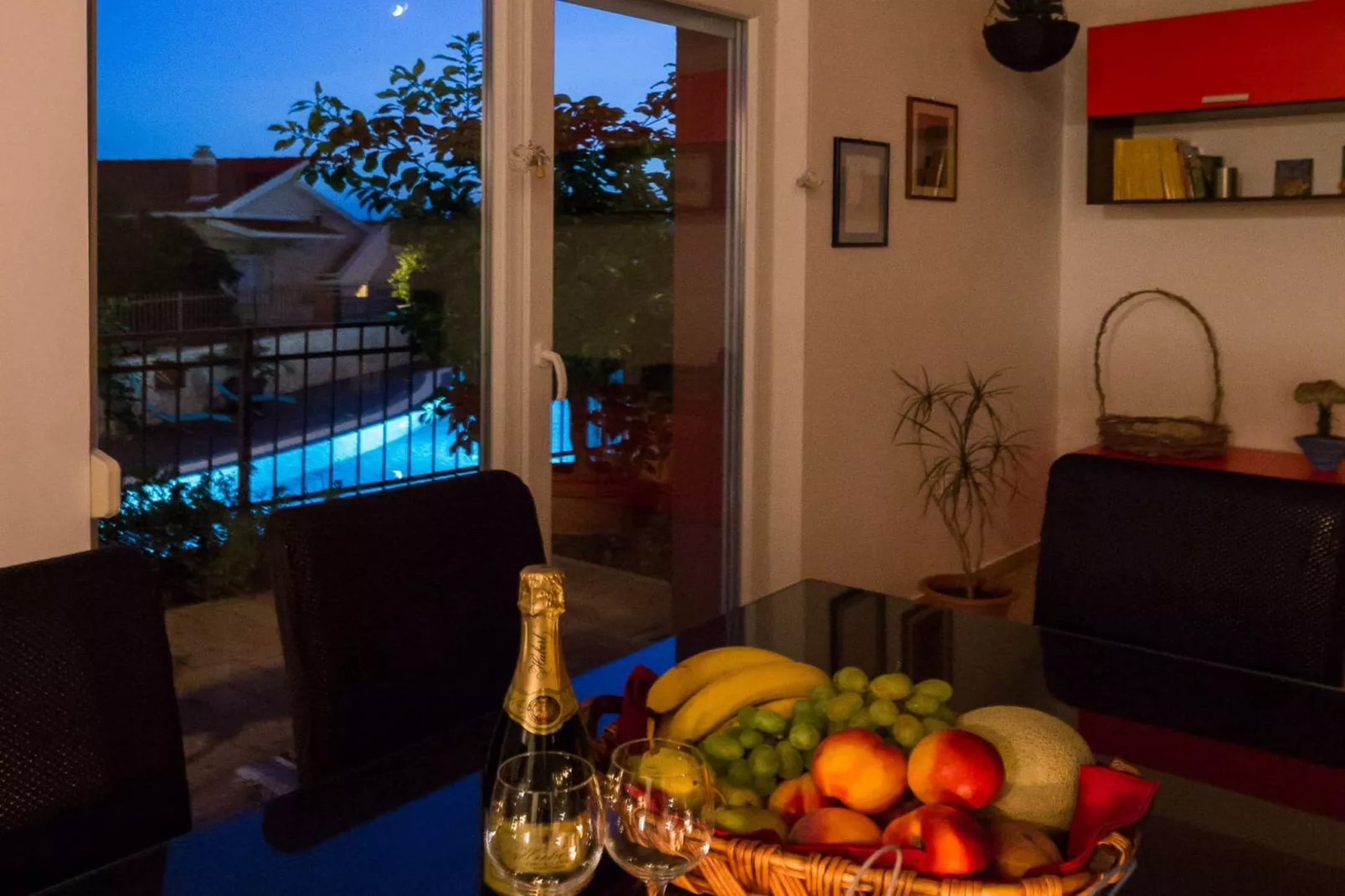 Elegant Hideaway Apartment with Pool - Two Bedroom Apartment with Pool - Niet-getagd