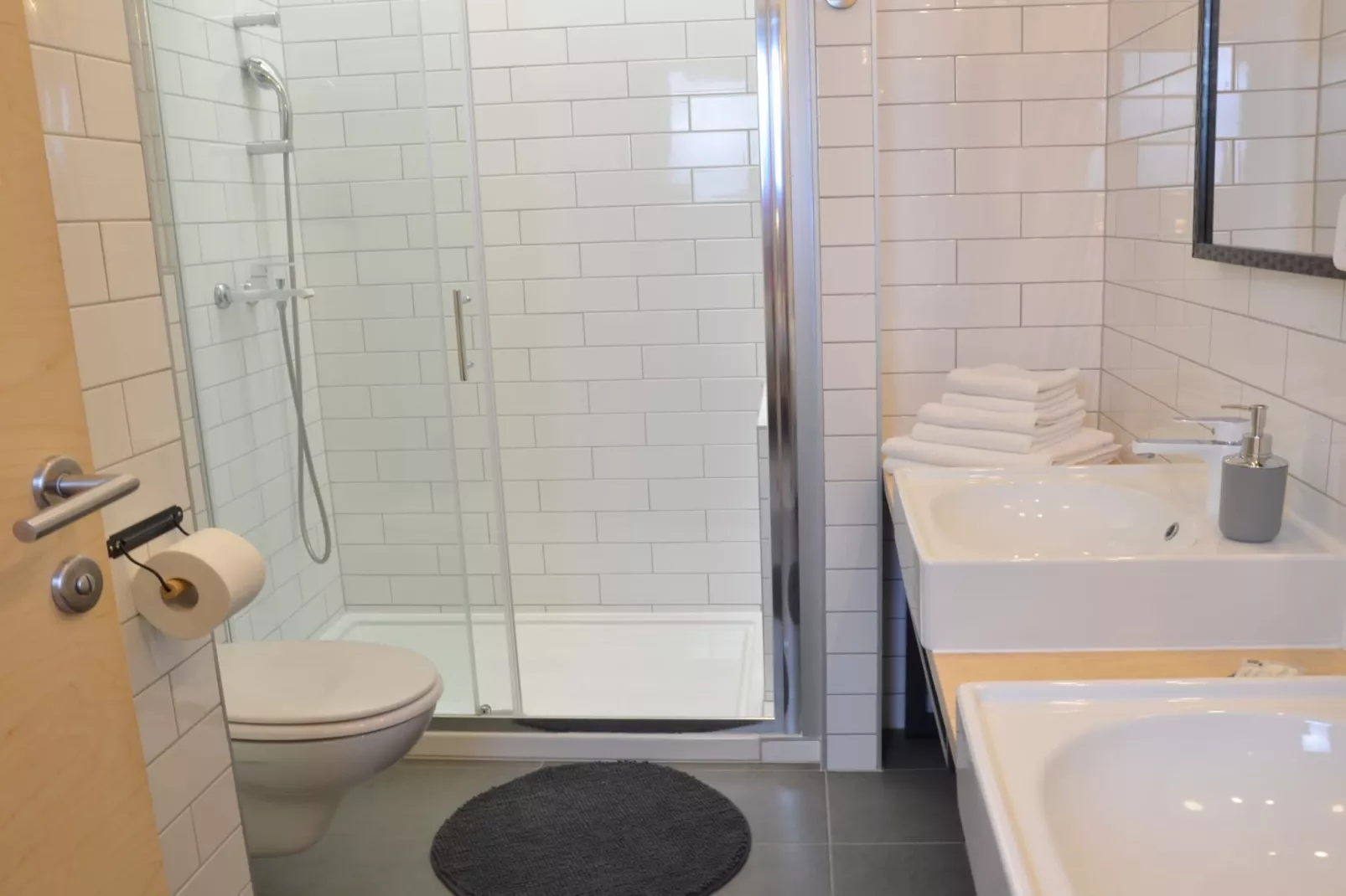 Stylish Apartments with Osijek Near Top Attractions - Comfort Studio Apartment - Maks - Badkamer