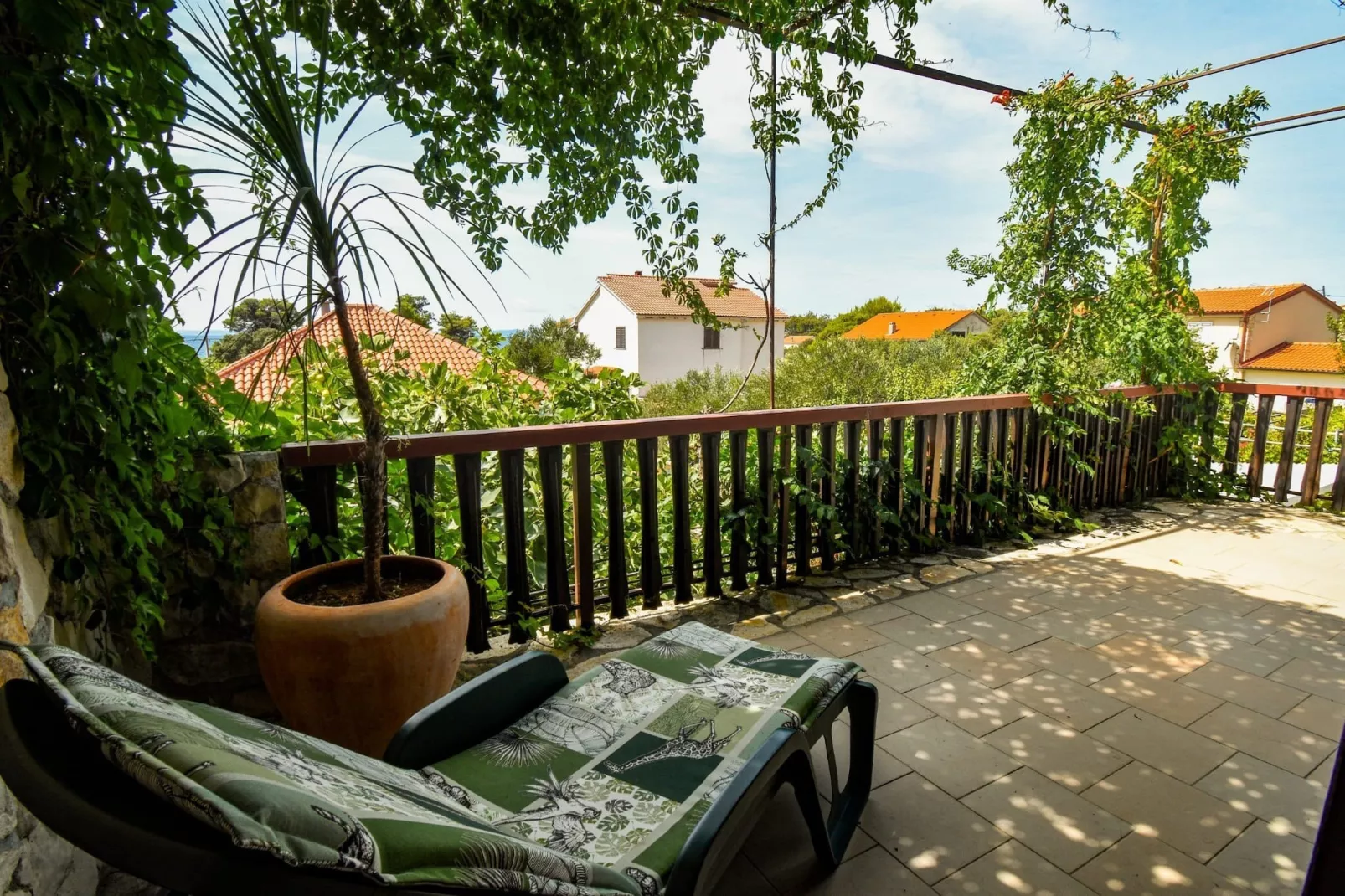 Apartment Kostanjevac - Two Bedroom Apartment with Terrace and Sea View - Terras