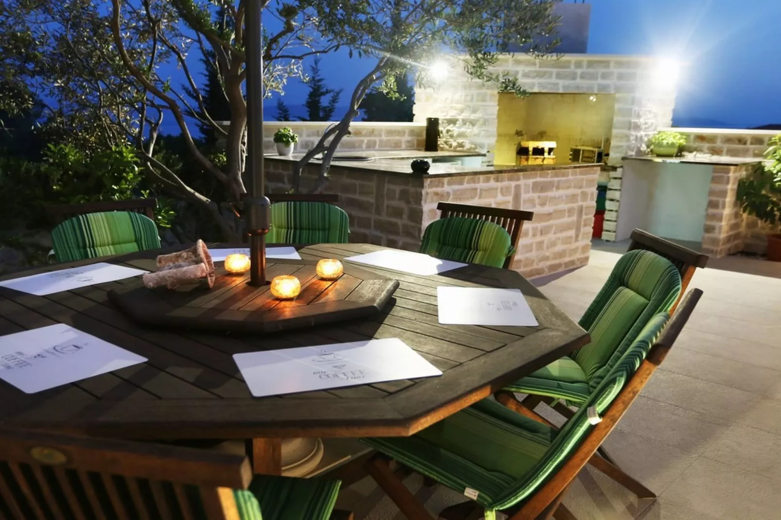 Okrug Gornji Luxurious Escape Villa with Pool - Five Bedroom Villa with Pool - Buitenlucht