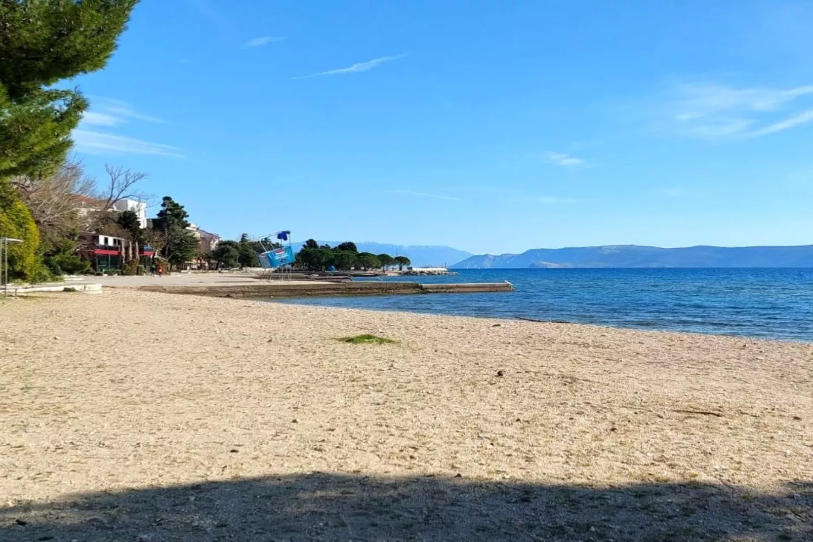 Charming Crikvenica Beachfront Apartment - One Bedroom Apartment - Buitenlucht