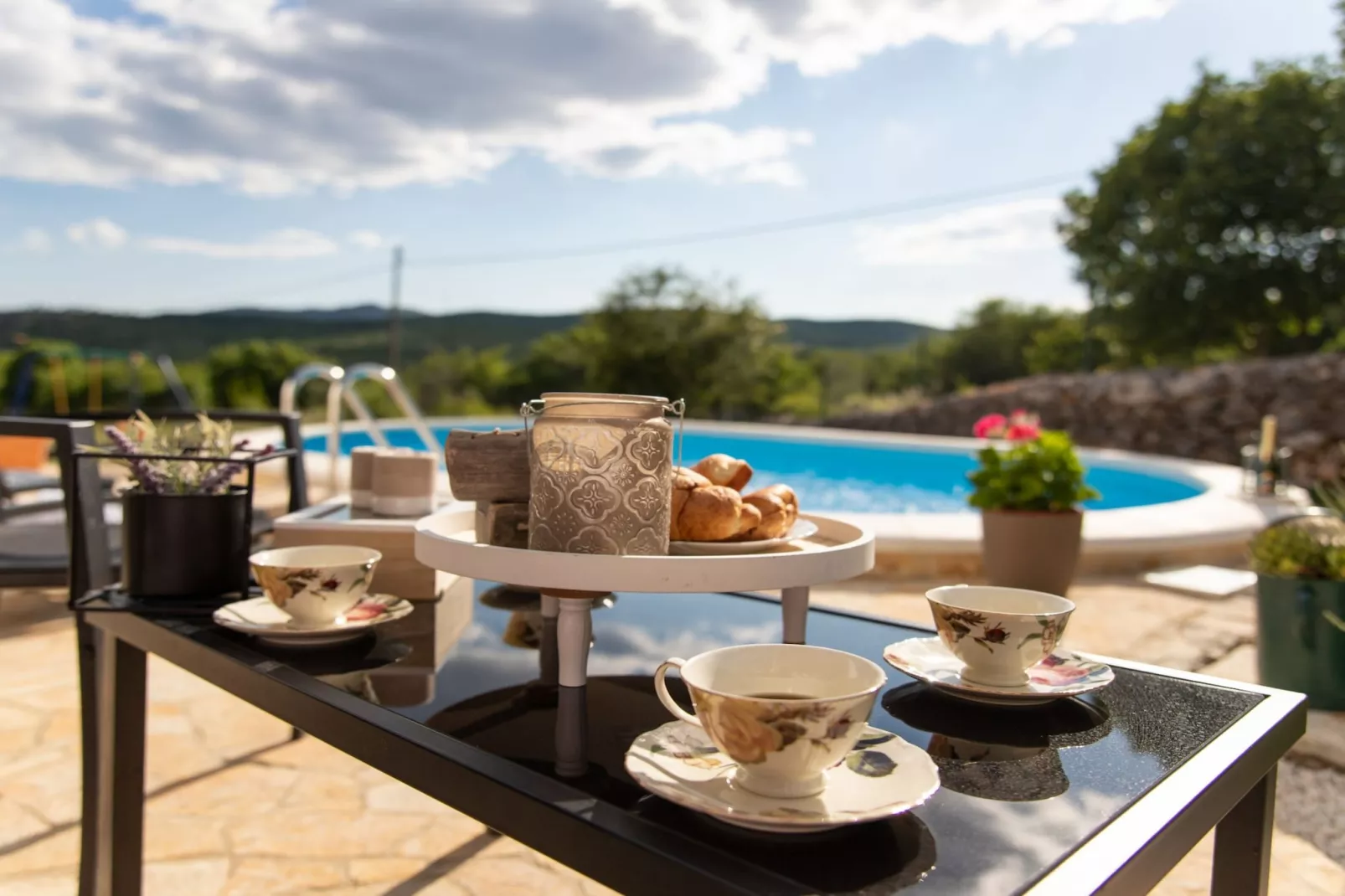 Serene Retreat Holiday Home with Pool - Two Bedroom Holiday Home with Pool - Zwembad