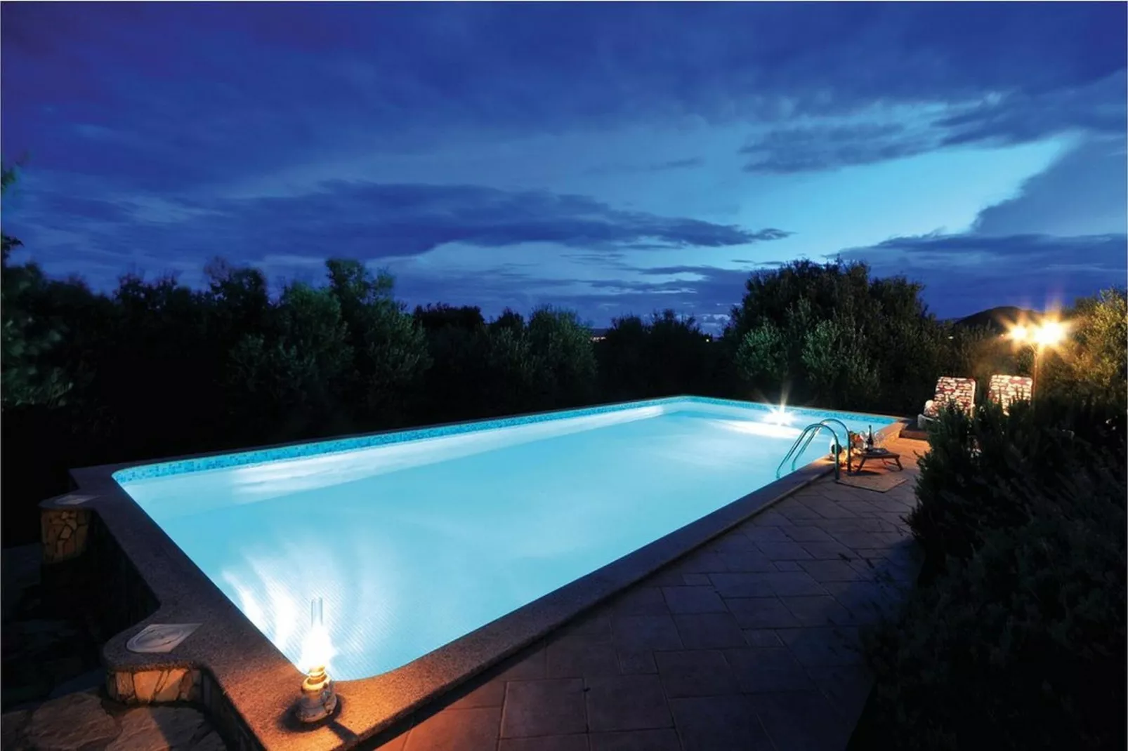 Picturesque Escape Holiday Home with Pool and Sauna - Four Bedroom Holiday Home with Sauna and Pool - Zwembad