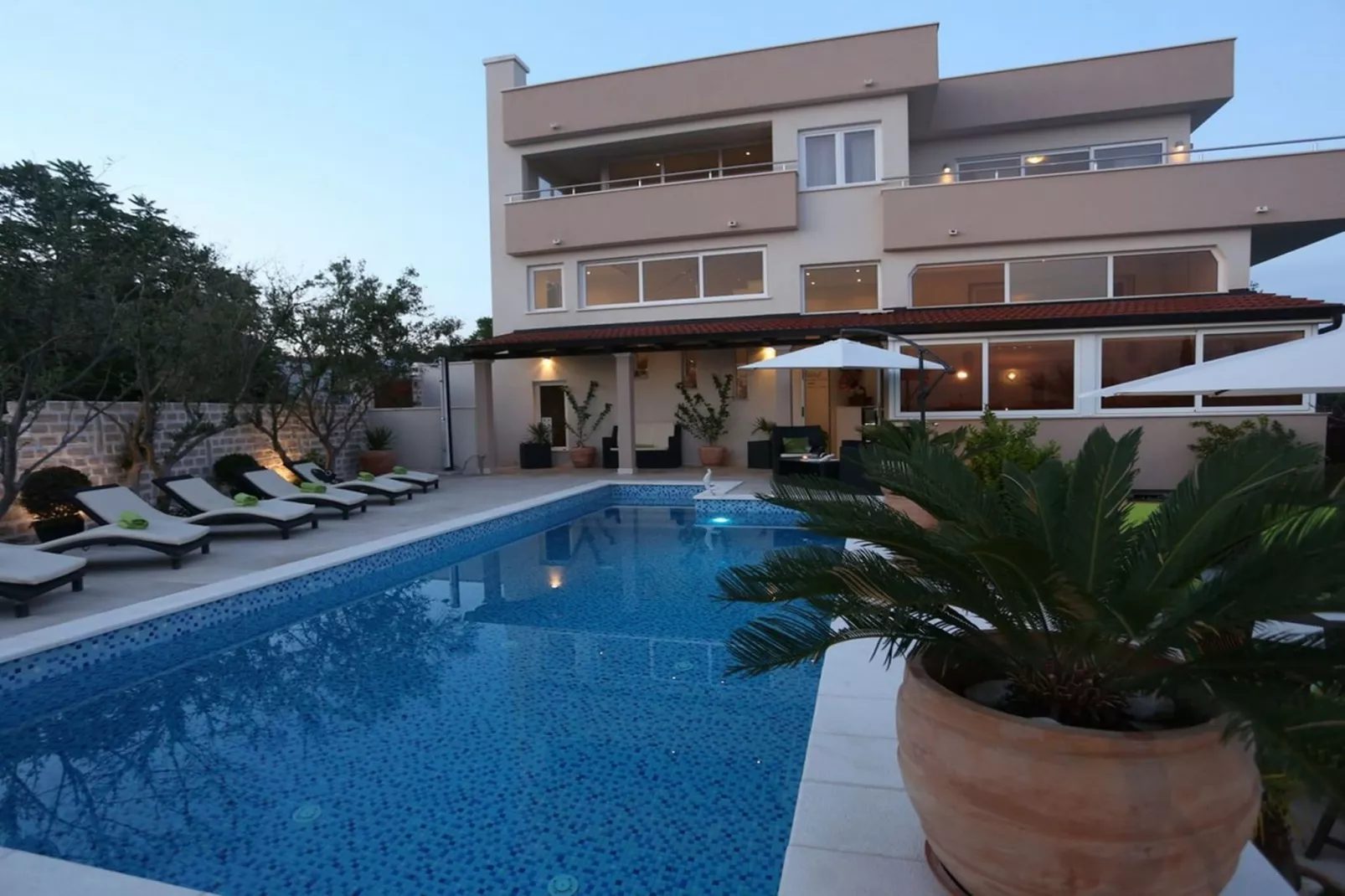 Okrug Gornji Luxurious Escape Villa with Pool - Five Bedroom Villa with Pool - Zwembad