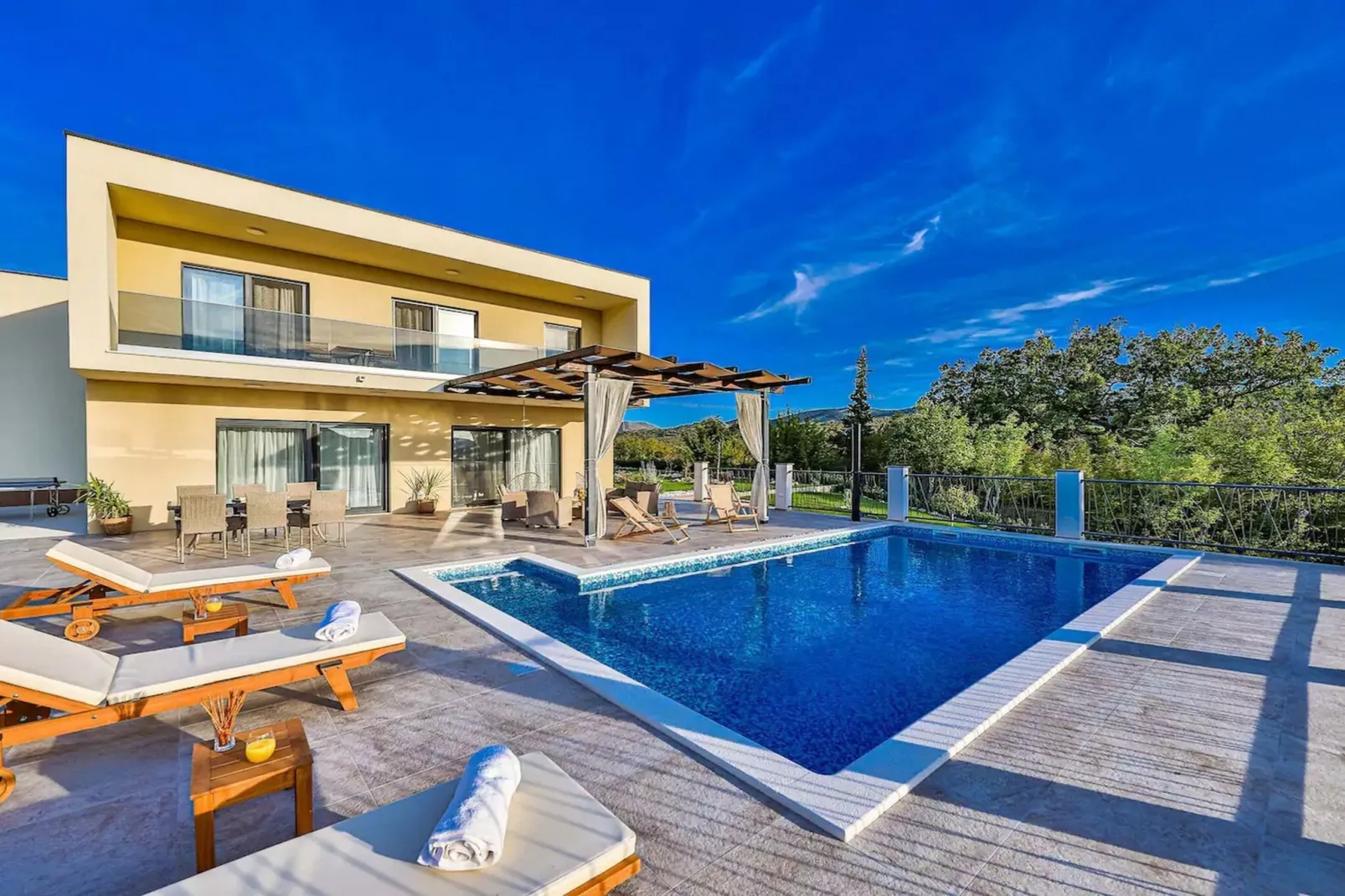 Luxurious Sanctuary Villa Primorski Dolac with Pool - Three Bedroom Villa with Pool - Zwembad