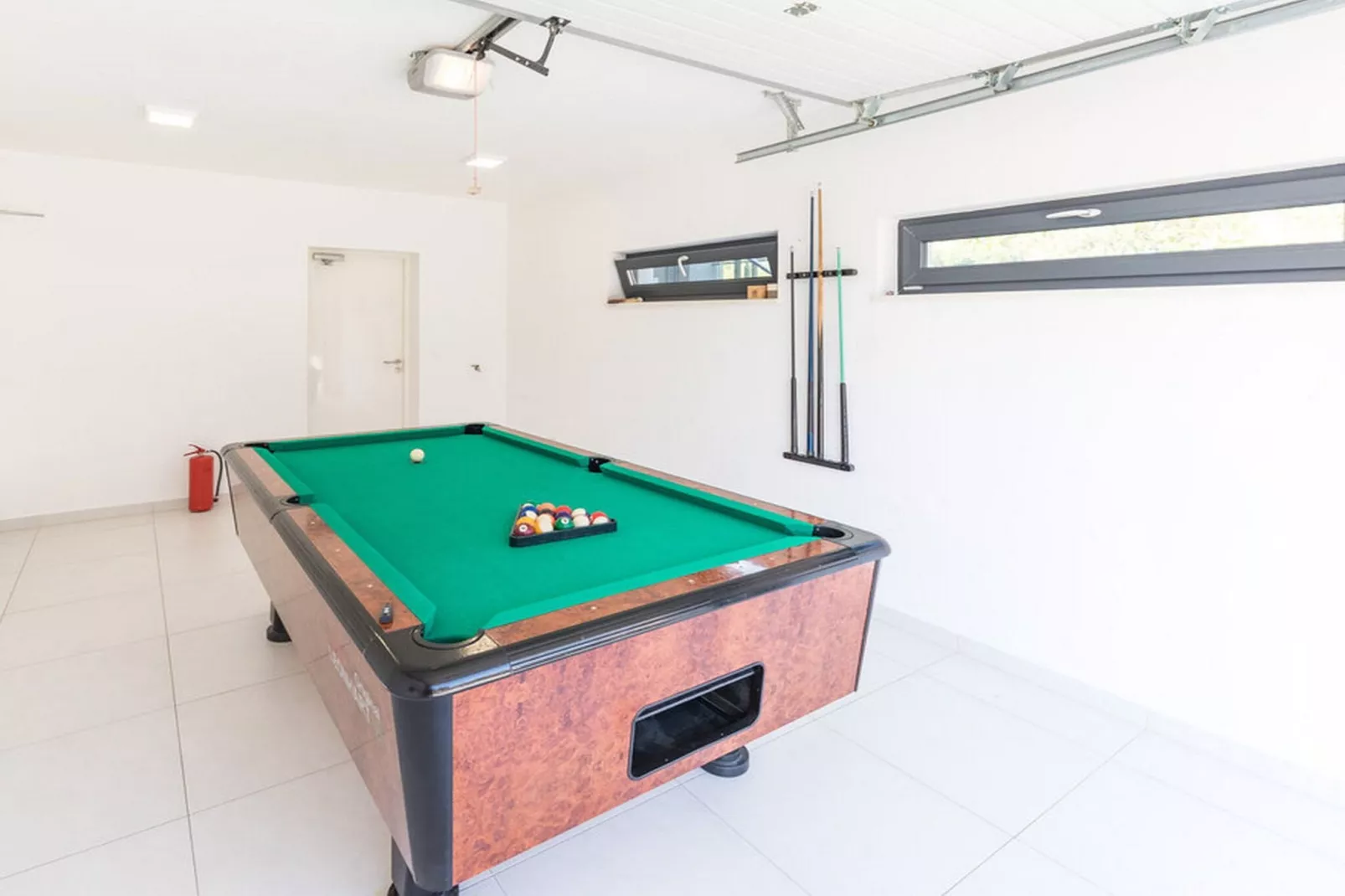 Modern Kastel Villa with Private Pool, Gym, and Large Outdoor Space - Eight Bedroom Villa - Faciliteiten