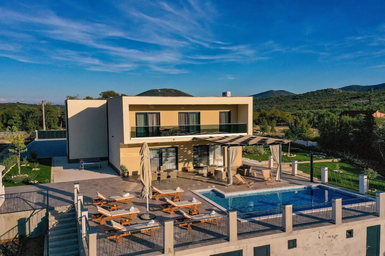Luxurious Sanctuary Villa Primorski Dolac with Pool - Three Bedroom Villa with Pool - Uitzicht