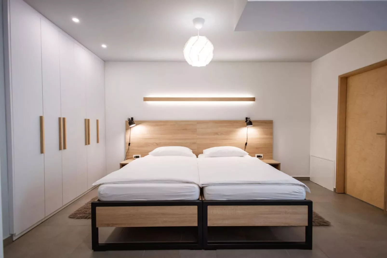 Stylish Apartments with Osijek Near Top Attractions - Standard Studio Apartment  - Maks 3 - Slaapkamer