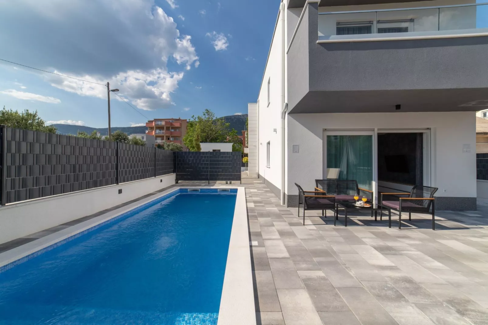 Luxury Kastela Villa with Heated Pool and Lounge Area - Four Bedroom Villa - Zwembad