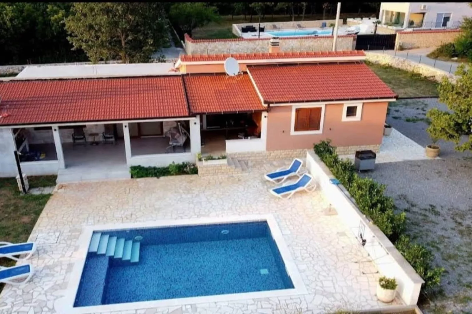 Tranquil Holiday Home with Pool, Garden, and Playground in a Peaceful Countryside Setting - Three Bedroom Holiday Home - Uitzicht