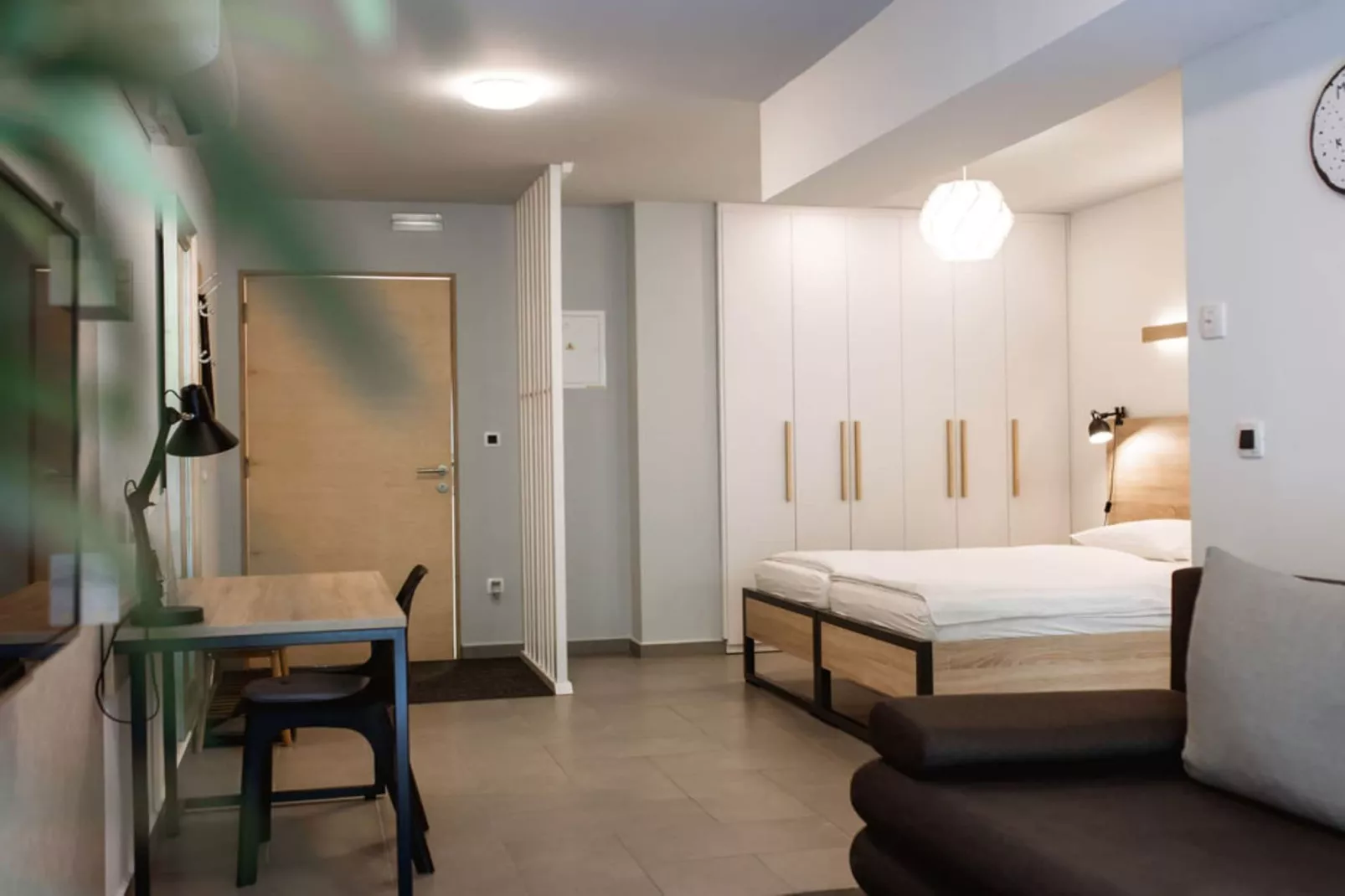 Stylish Apartments with Osijek Near Top Attractions - Standard Studio Apartment  - Maks 3 - Slaapkamer