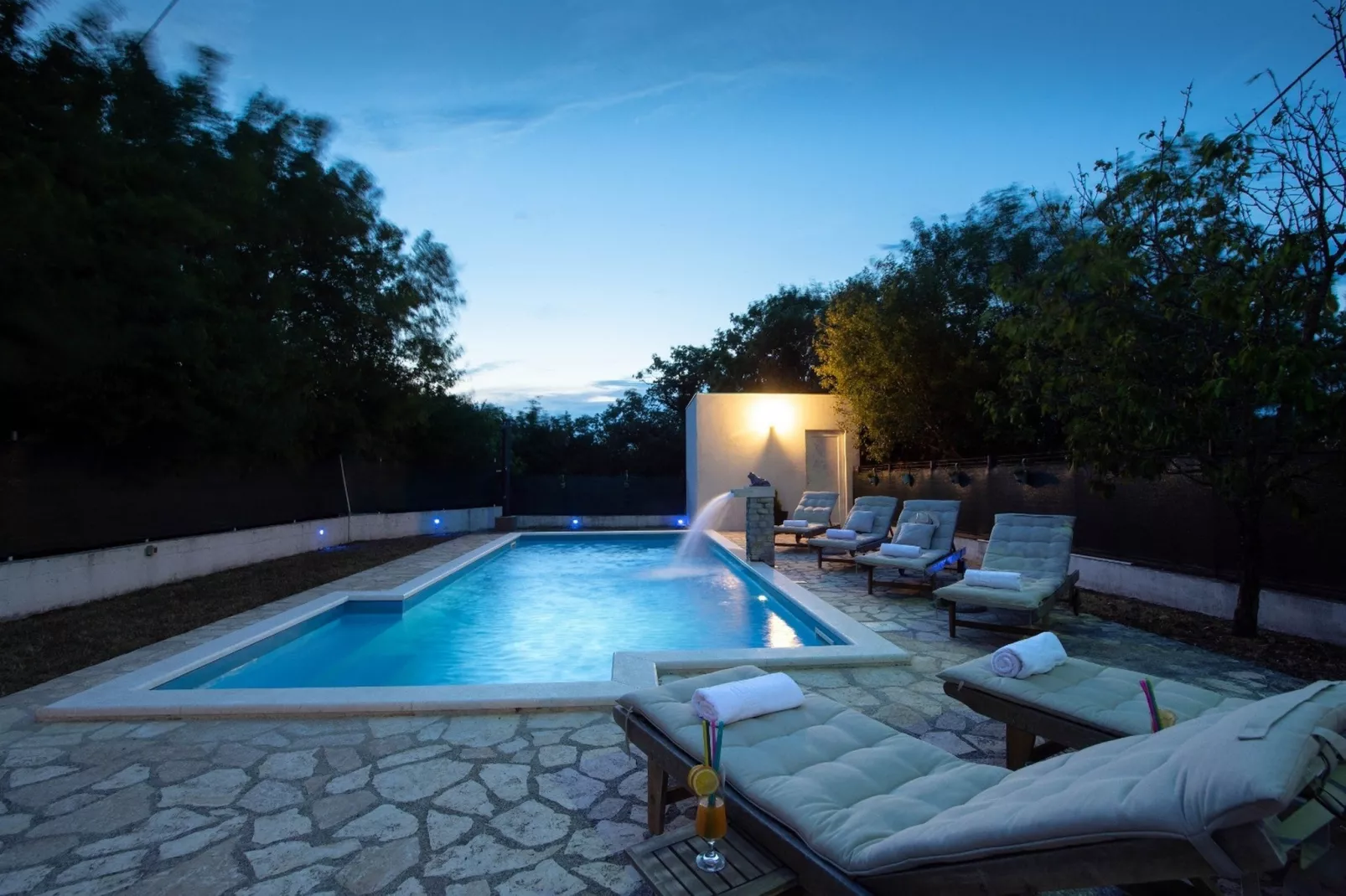 Spacious Prgomet Retreat with Private Pool, Fitness Centre, and Garden - Three Bedroom Villa - Zwembad