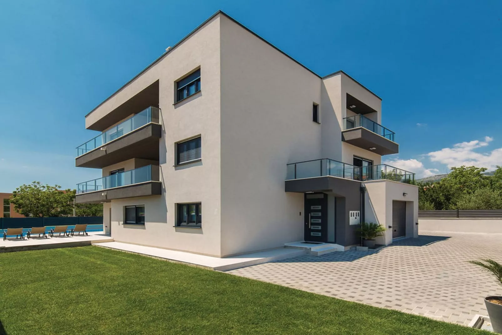 Modern Kastel Villa with Private Pool, Gym, and Large Outdoor Space - Eight Bedroom Villa - Buitenlucht